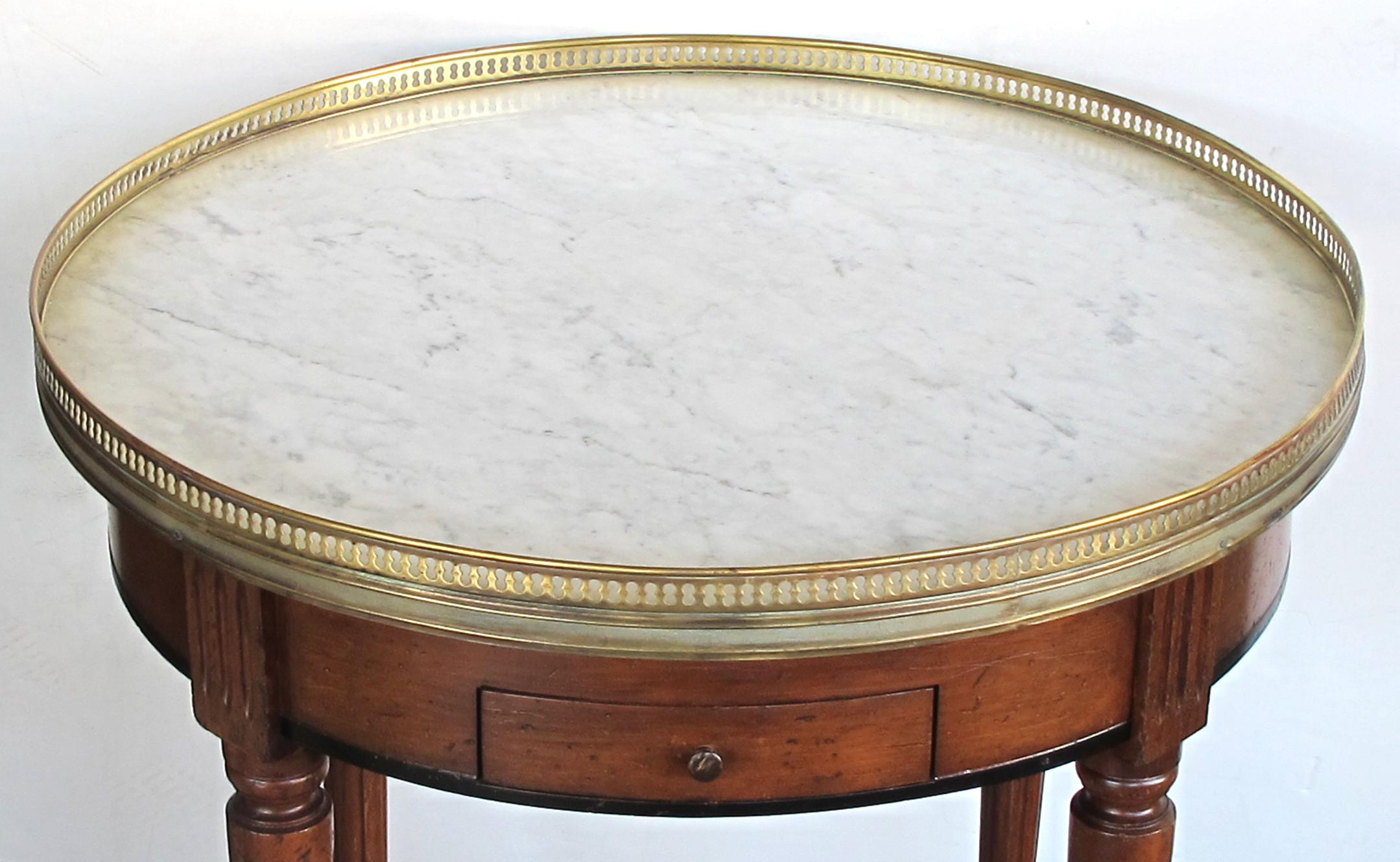 French Louis XVI Style Fruitwood Circular Side Table with Carrara Marble Top In Excellent Condition In San Francisco, CA