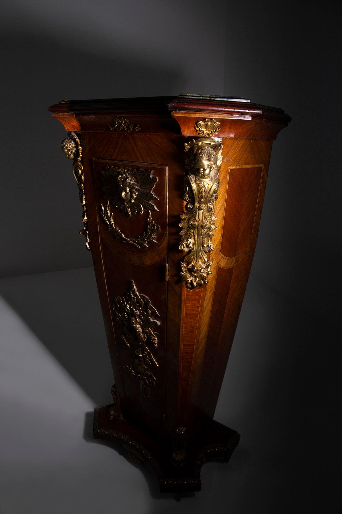 A French Louis XVI-style gilt bronze mounted wooden pedestal For Sale 4