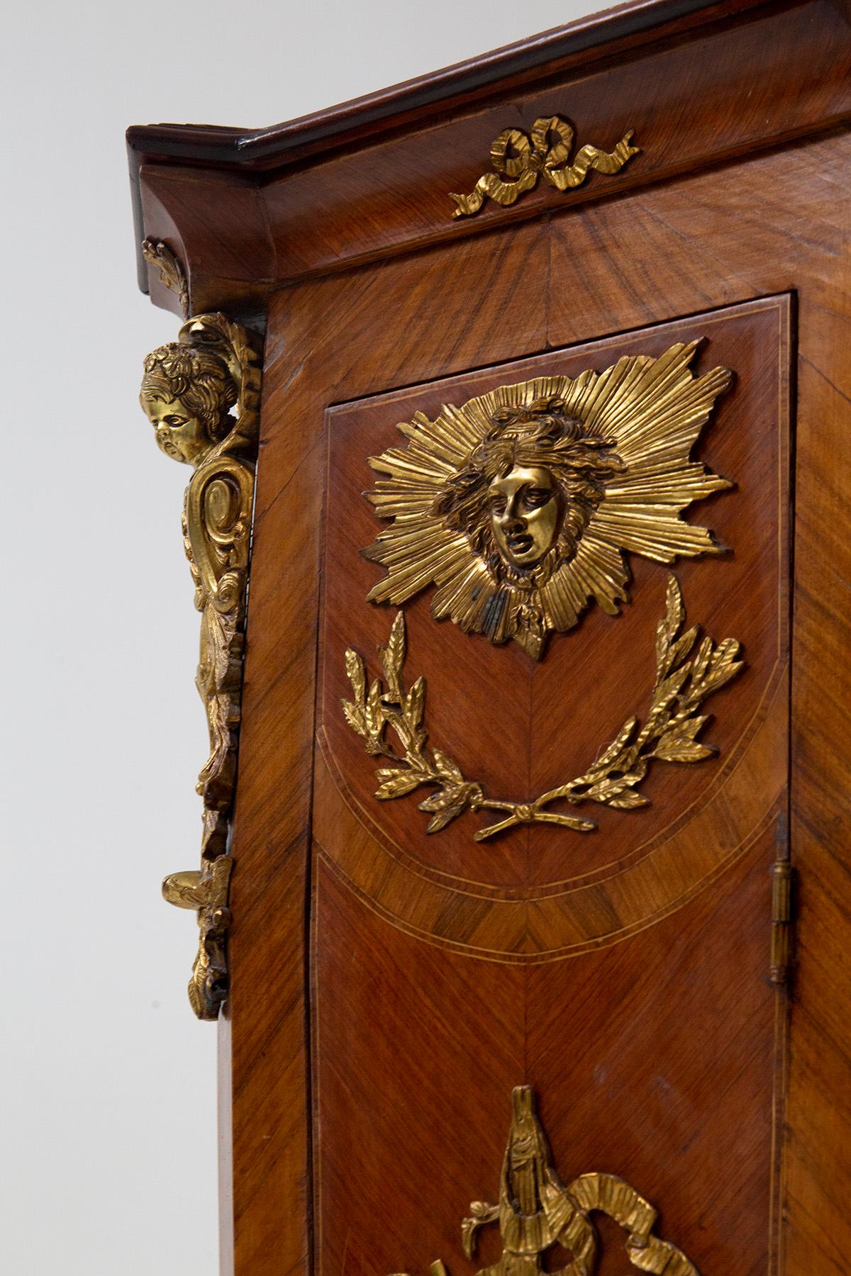 Piédestal en bois monté en bronze doré de style Louis XVI en vente 6
