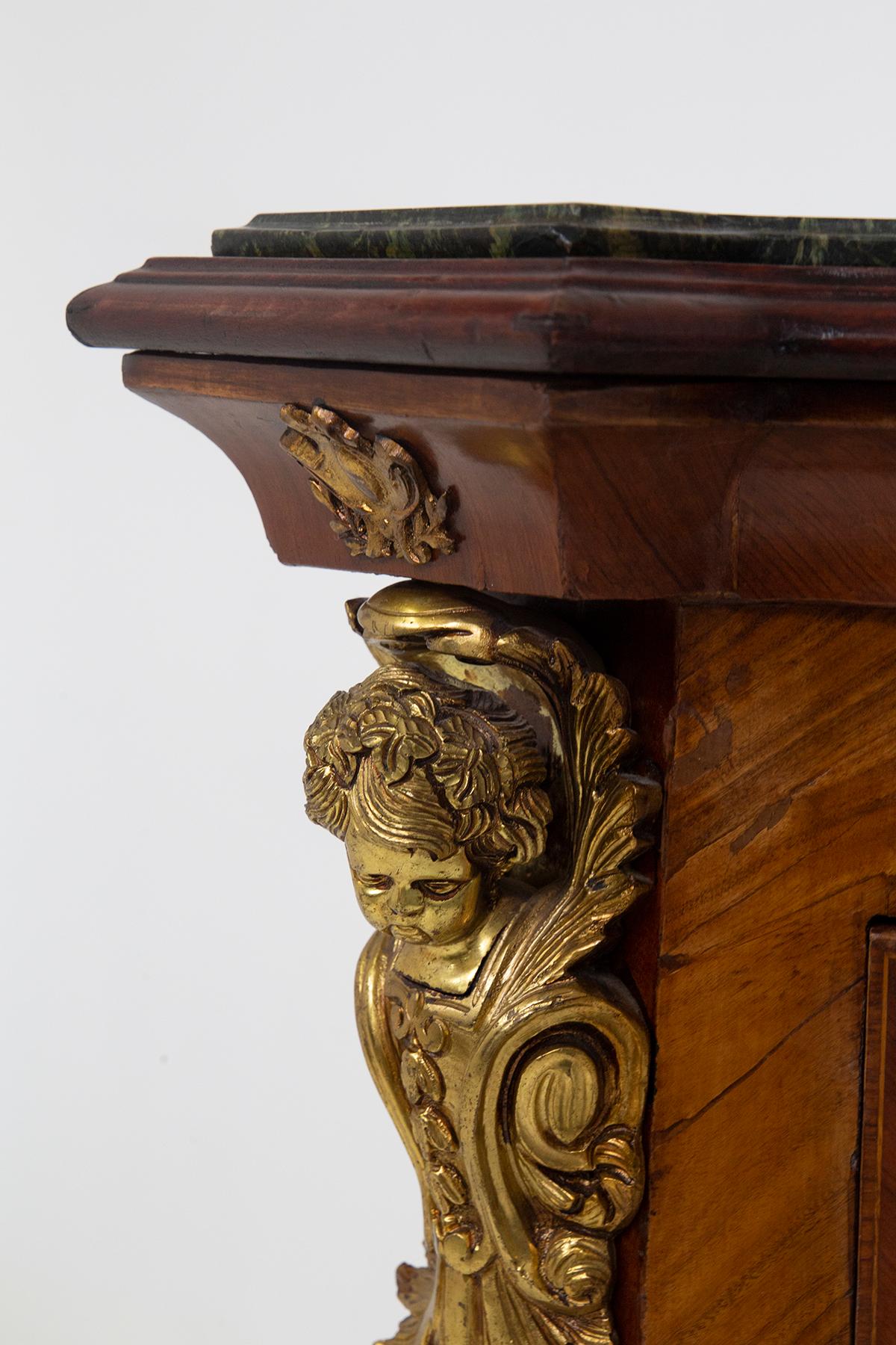 French Piédestal en bois monté en bronze doré de style Louis XVI en vente