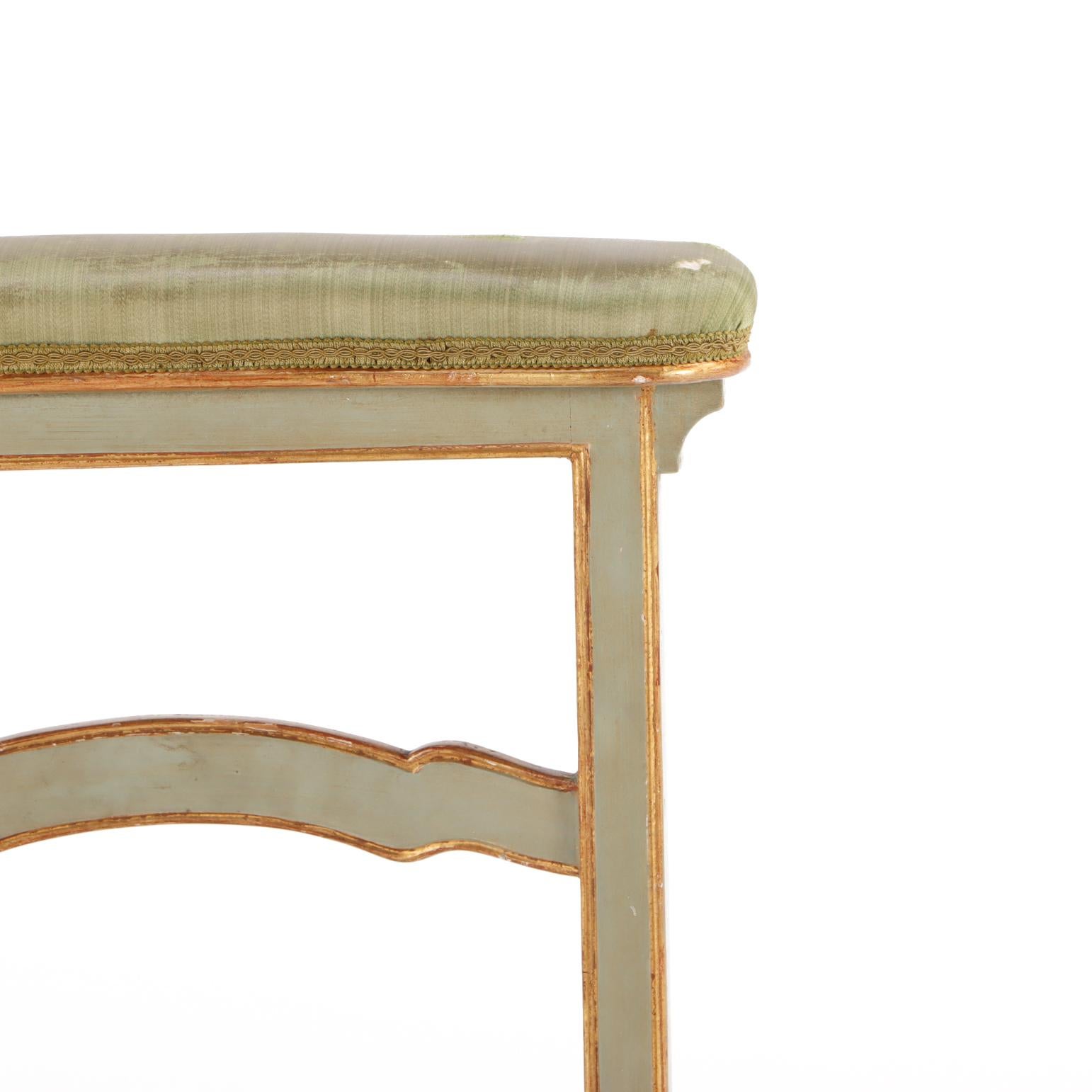 Agenouilloir / Valet de chambre de style Louis XVI français dans la manière de la Maison Jansen. Bon état - En vente à Philadelphia, PA