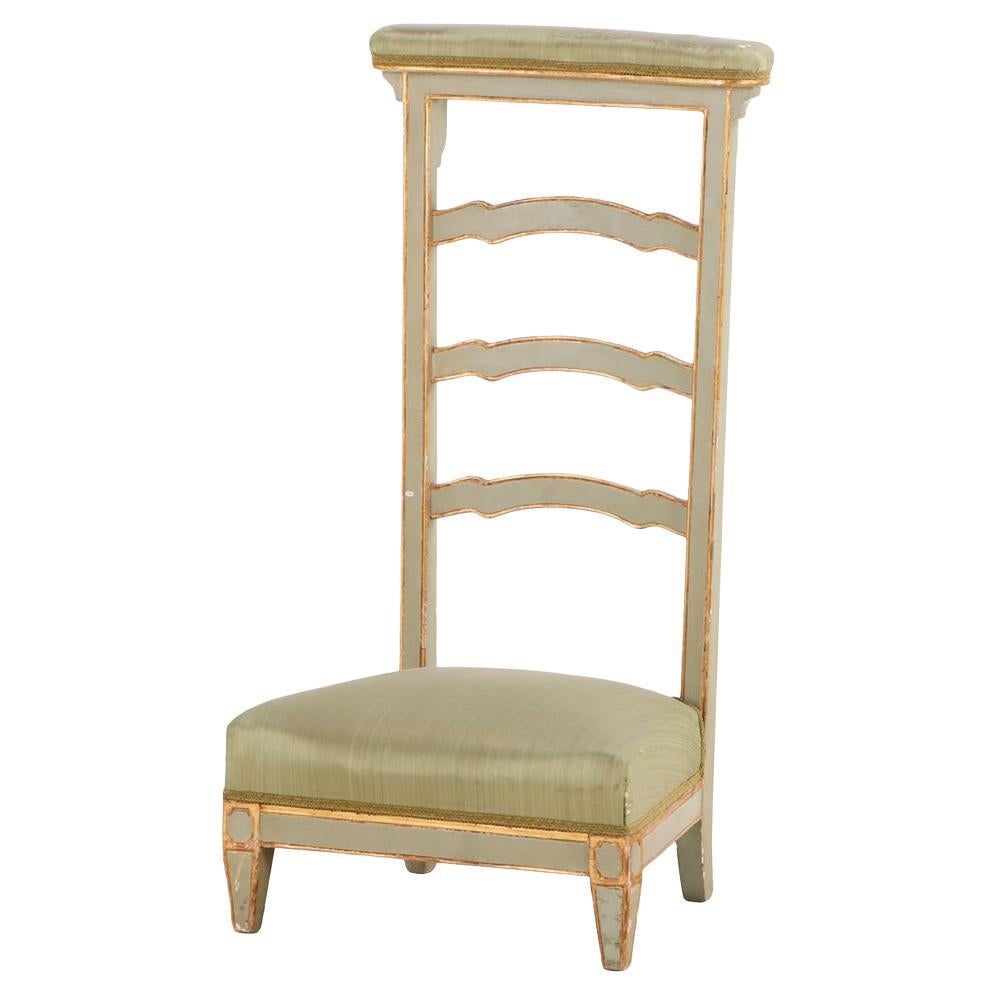 Un inginocchiatoio / valletto francese in stile Luigi XVI alla maniera della Maison Jansen.