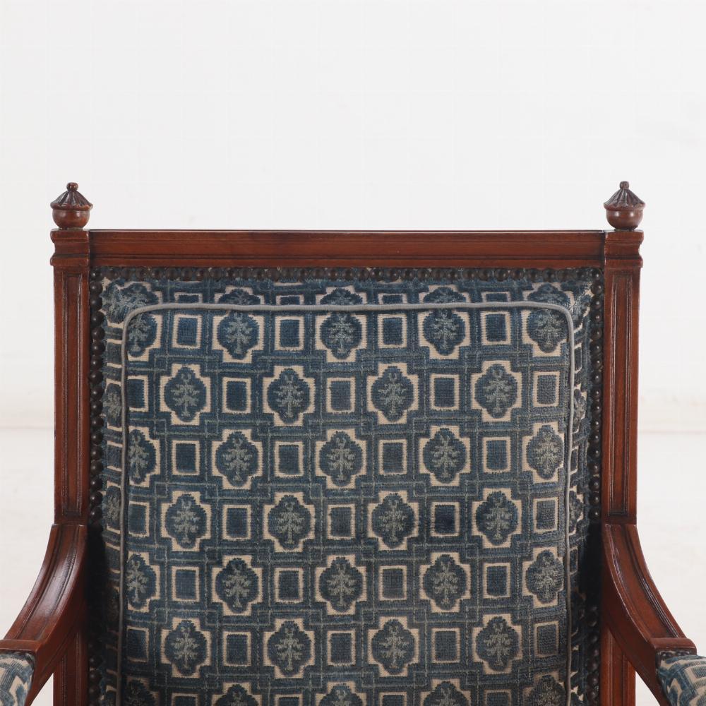 Sillón abierto francés de estilo Luis XVI, c. 1940. en venta 2