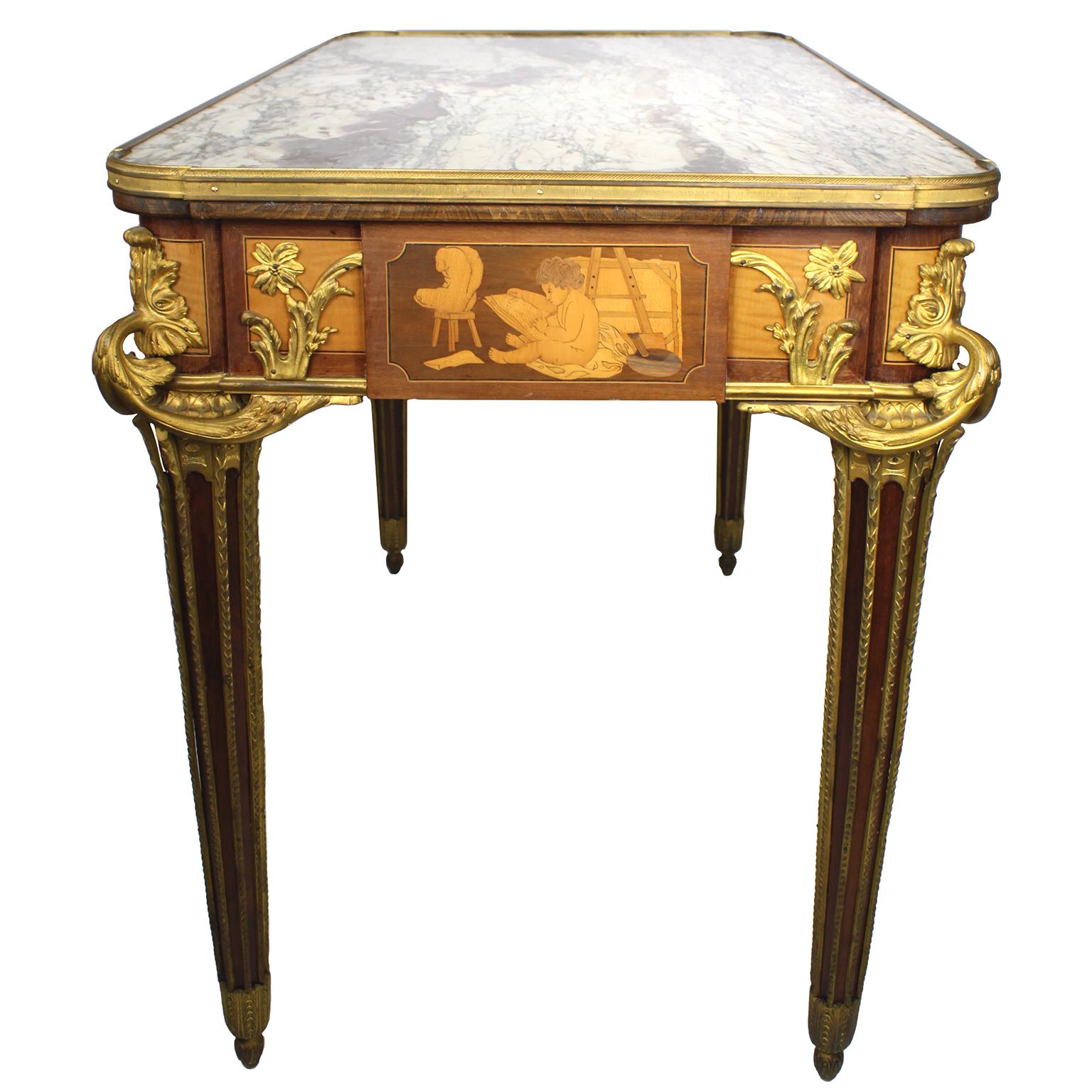 Début du 20ème siècle Table centrale en bronze doré et marqueterie de style Louis XVI, François Linke Attr. en vente