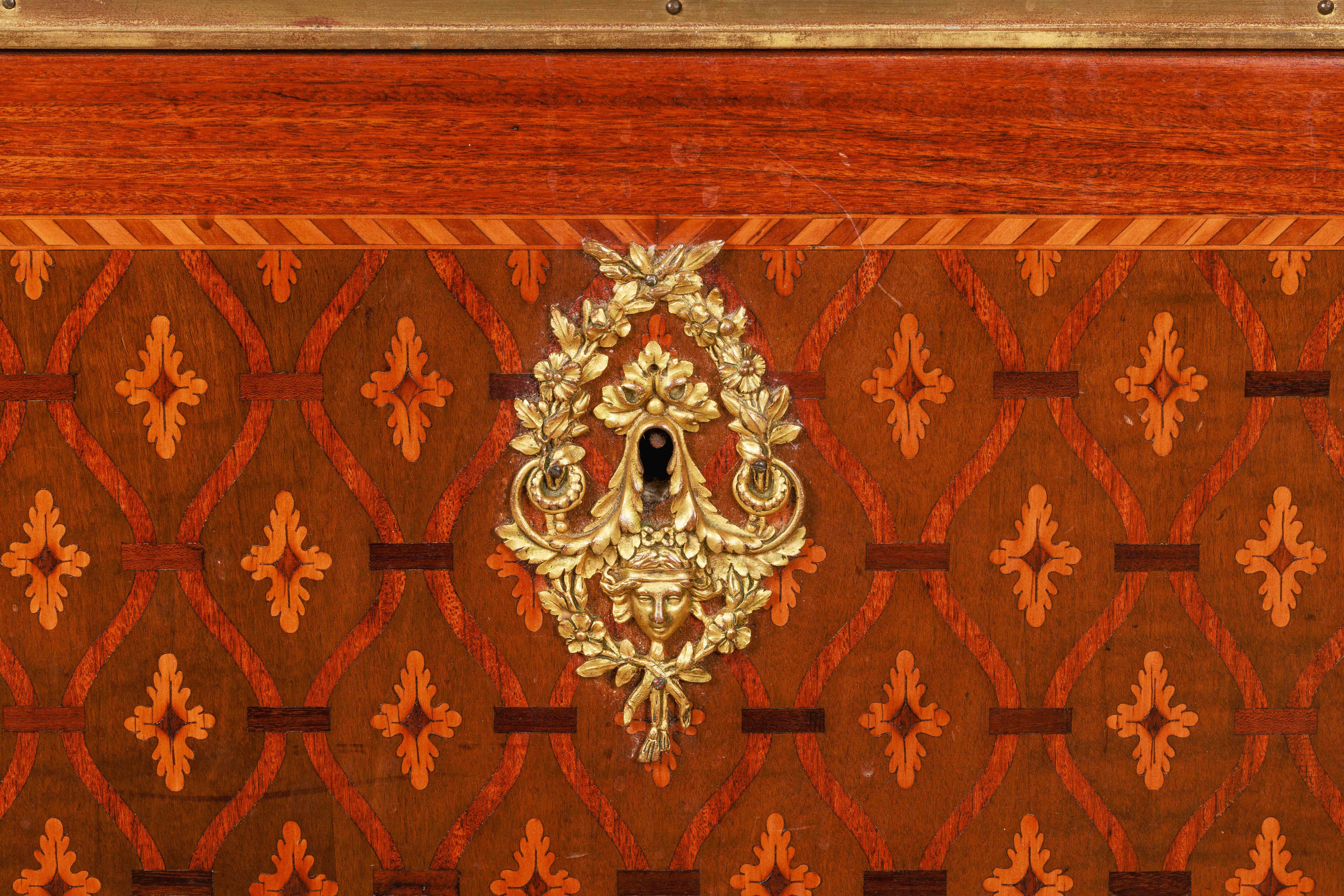 Kommode im Louis-XVI.-Stil mit Goldbronze-Intarsien und Parkett im Angebot 2