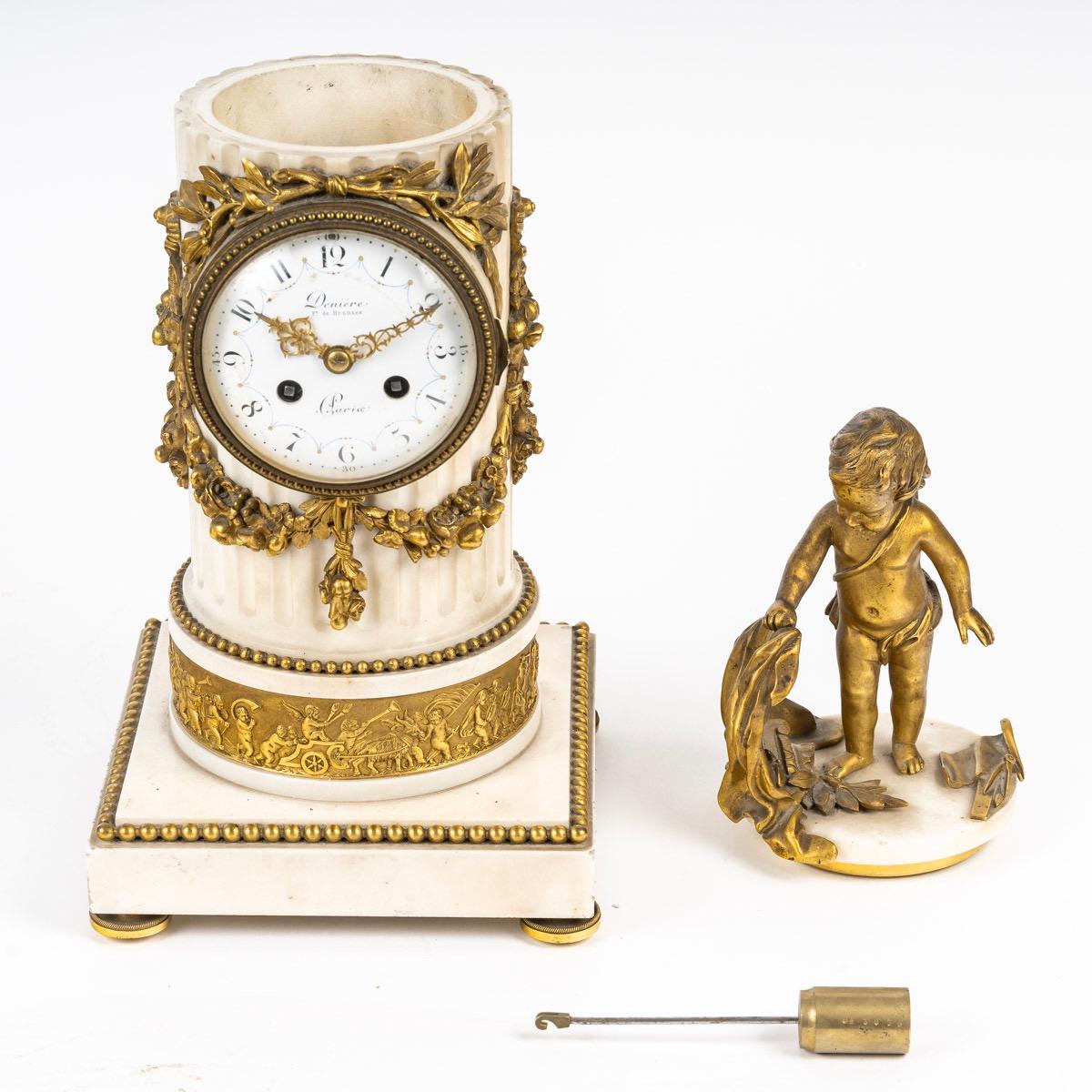Pendule en marbre blanc monté sur bronze doré, de style Louis XVI, par Denière en vente 4
