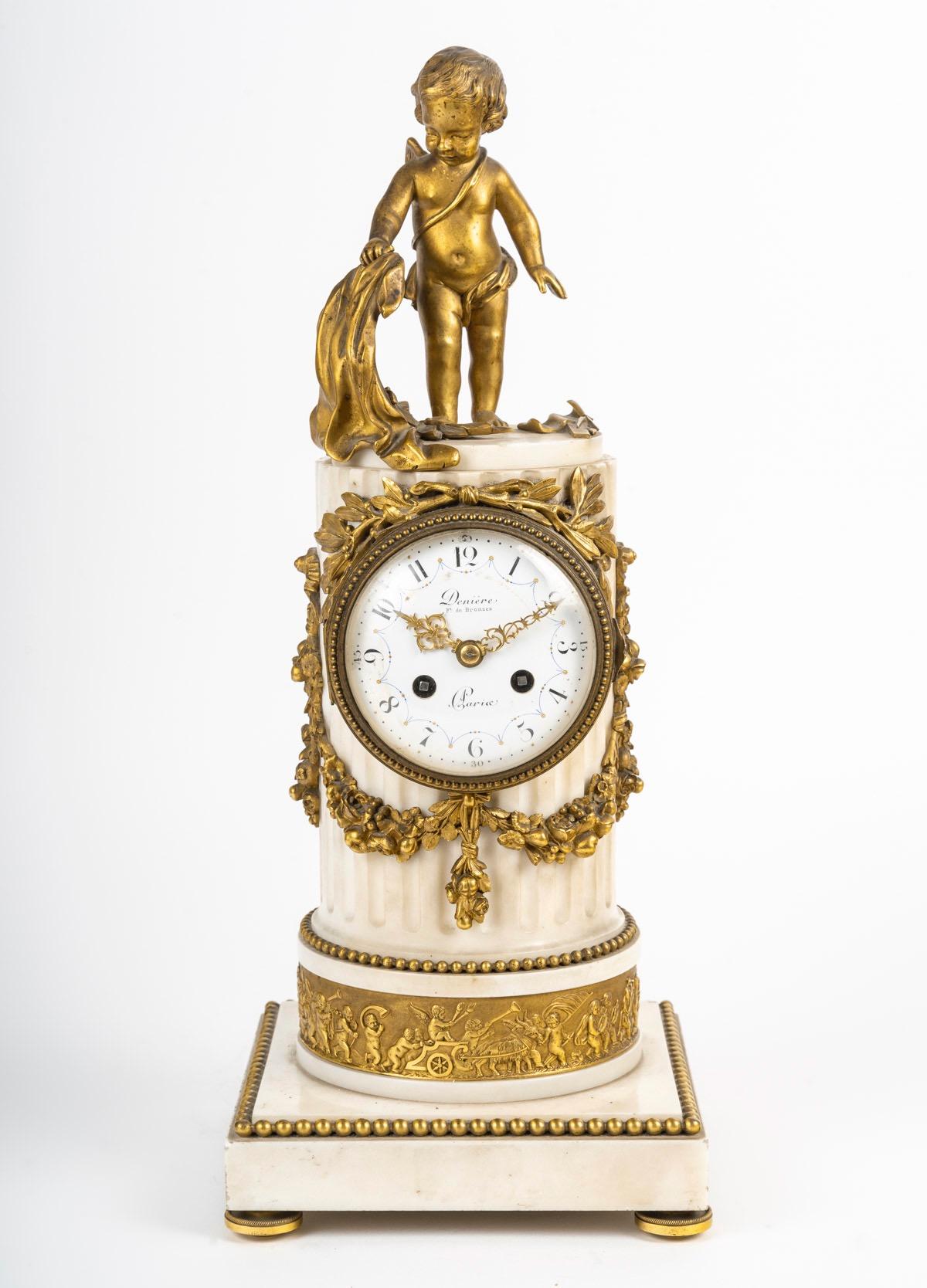 Émaillé Pendule en marbre blanc monté sur bronze doré, de style Louis XVI, par Denière en vente