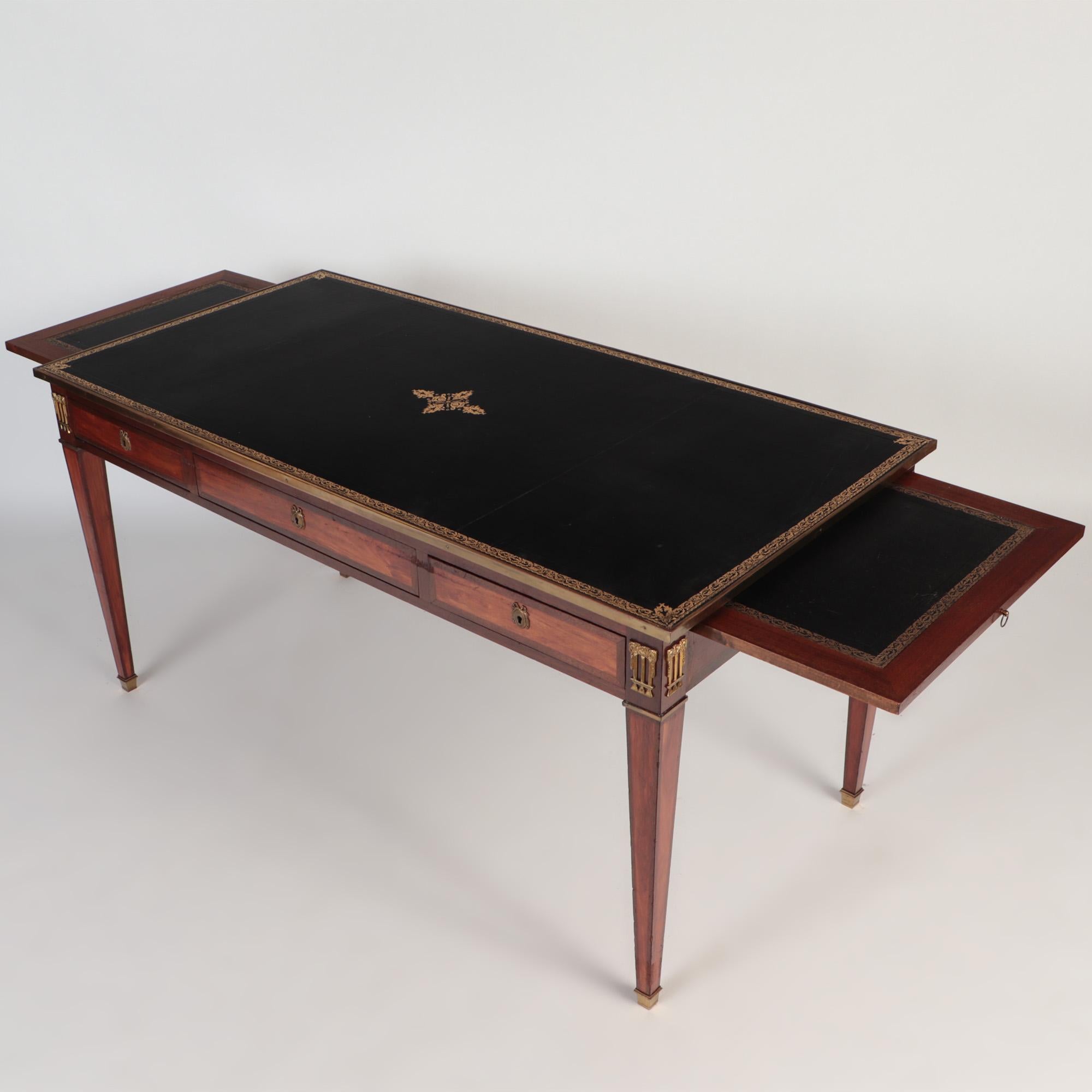 Leather A French Louis XVI style three drawers writing desk or bureau plat, 19th C.