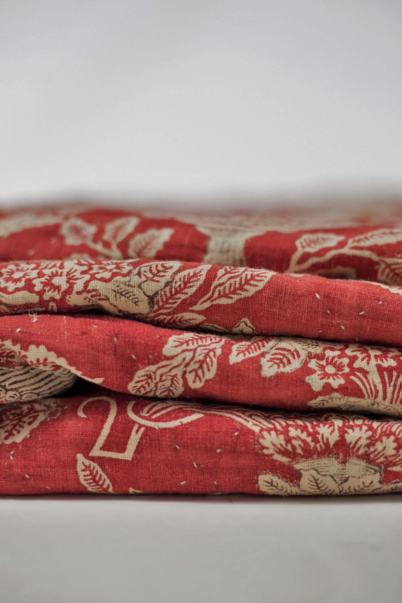 A French Madder Printed Cotton quilt with Neoclassical decor - Circa 1785/1800 8