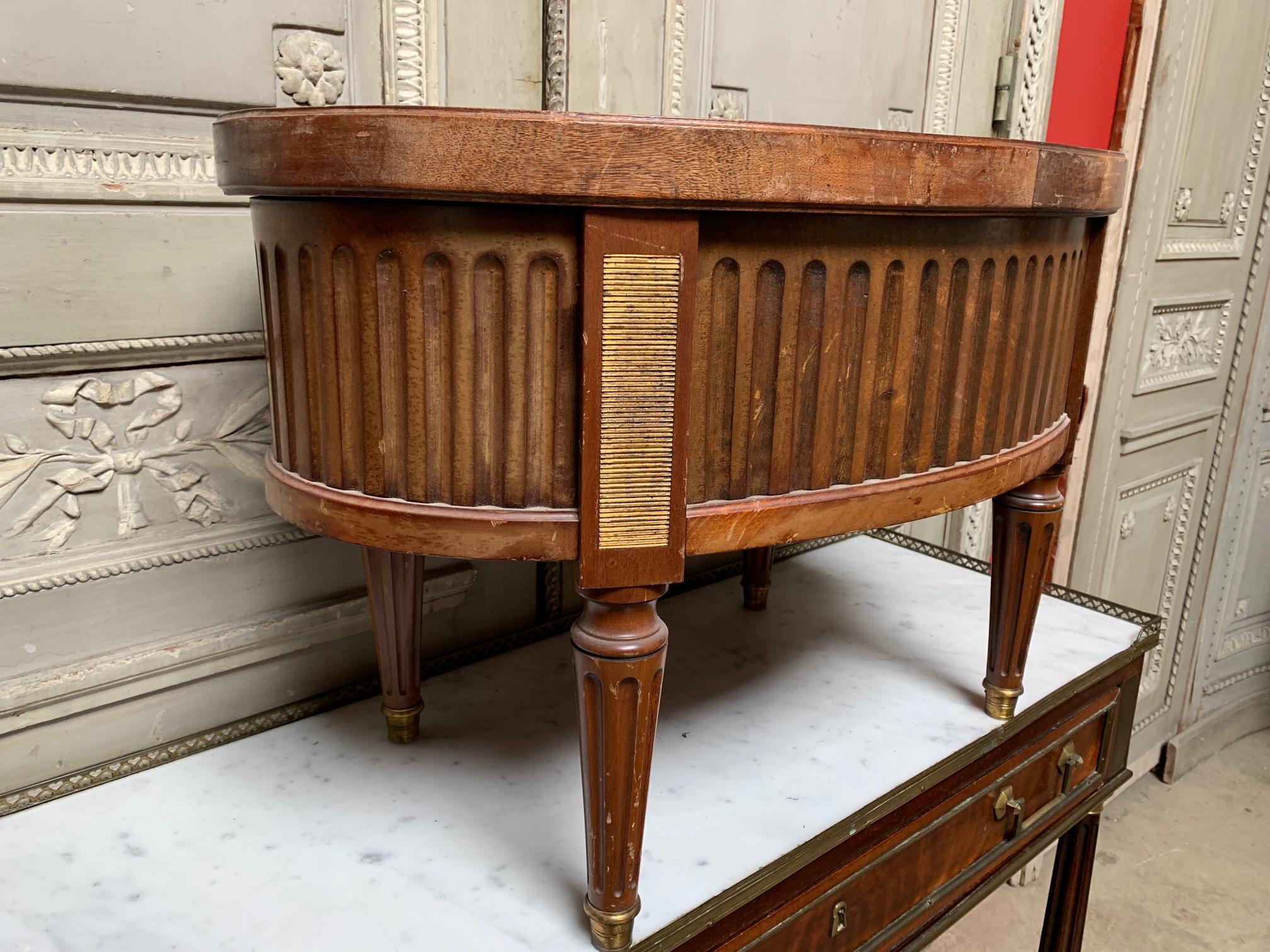 Carved French 19th Century Mahogany and Brass Louis XVI Style Oval Jardinière 