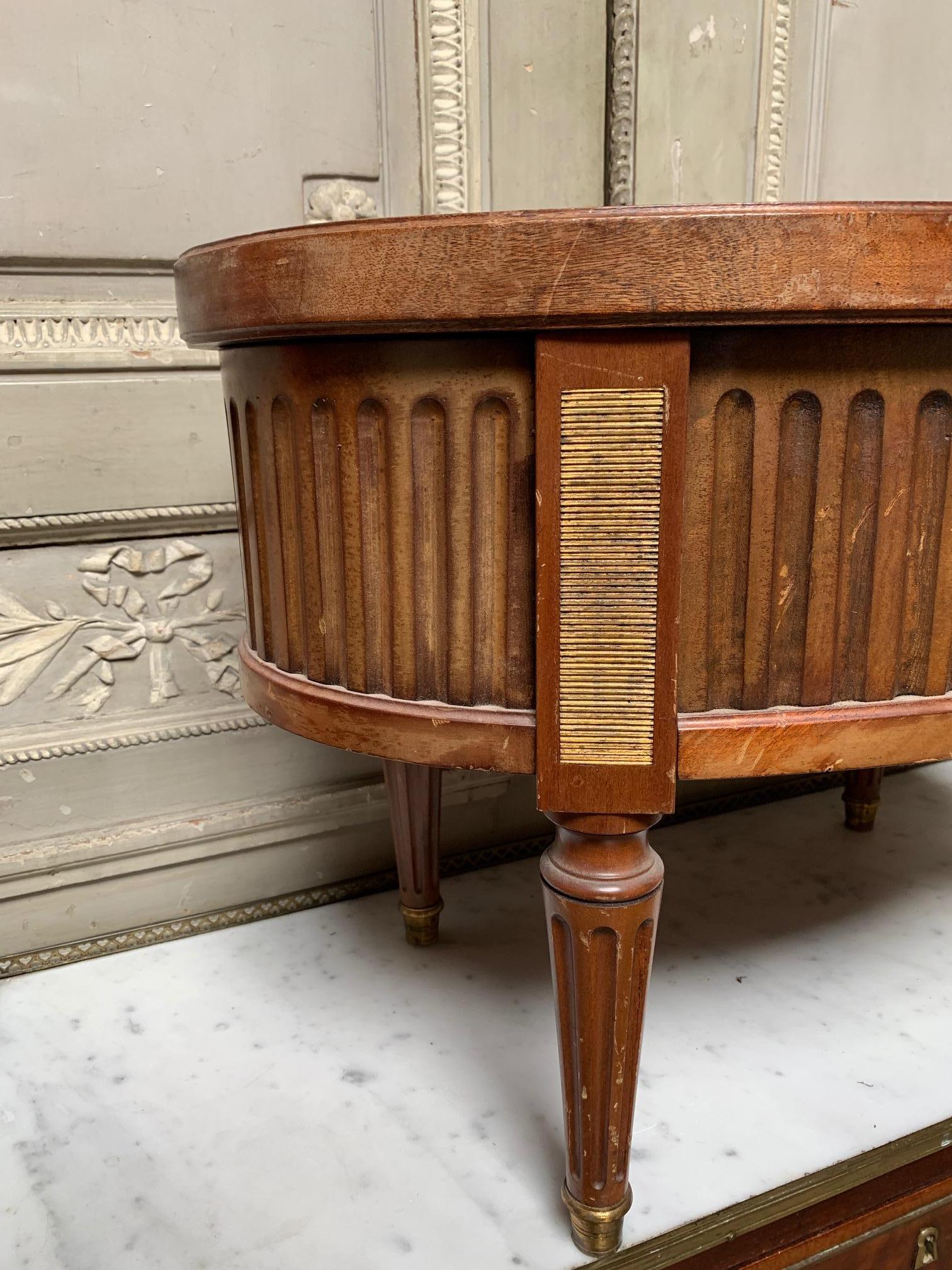 French 19th Century Mahogany and Brass Louis XVI Style Oval Jardinière  In Good Condition In Dallas, TX