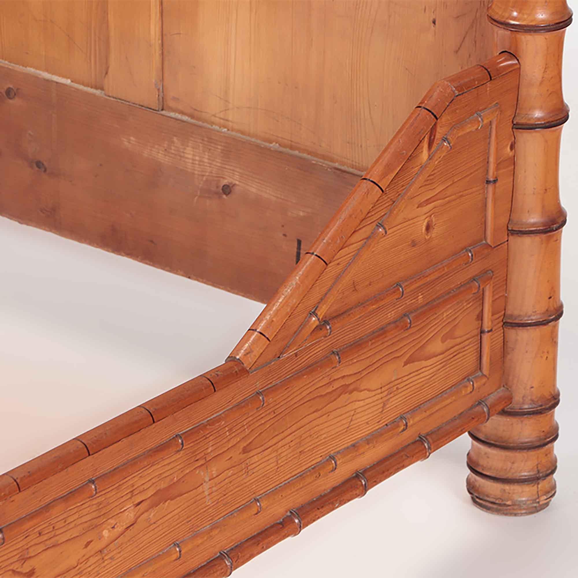 French Maple and Bird’s-Eye Maple Faux Bamboo Daybed, circa 1880 In Good Condition For Sale In Philadelphia, PA