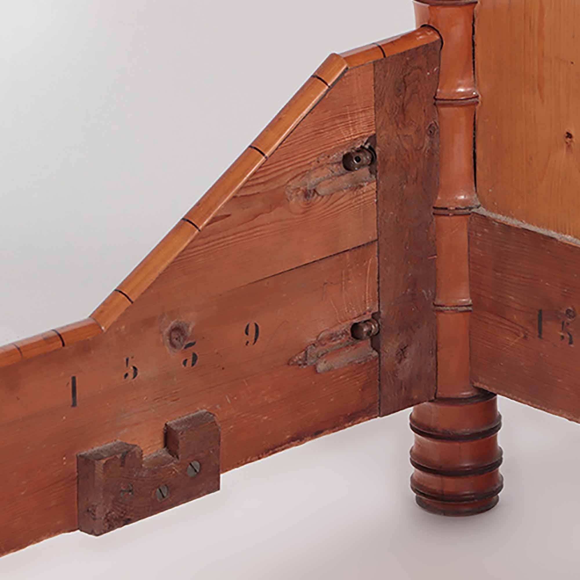 19th Century French Maple and Bird’s-Eye Maple Faux Bamboo Daybed, circa 1880 For Sale