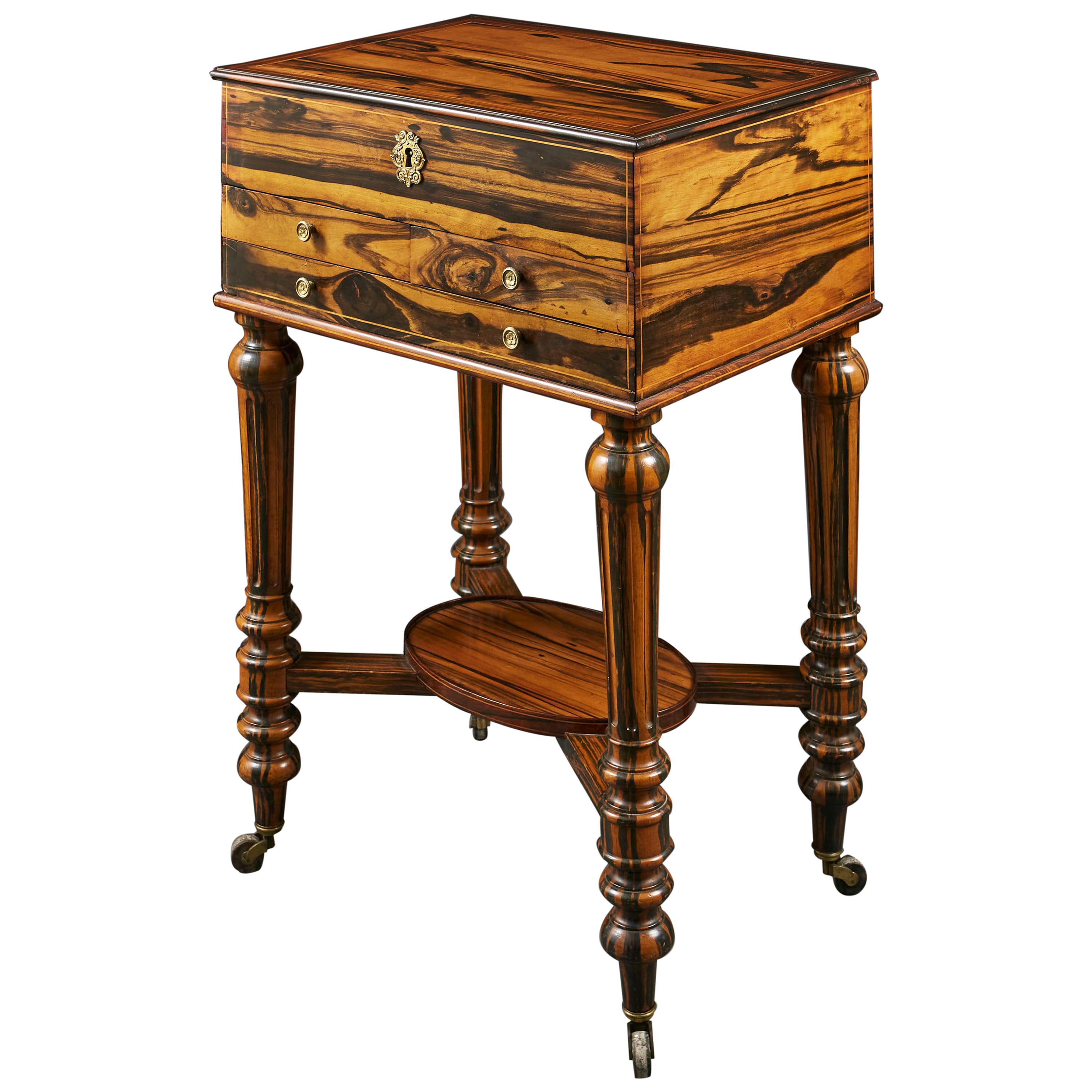 Table de chevet française en bois de Coromandel du milieu du XIXe siècle