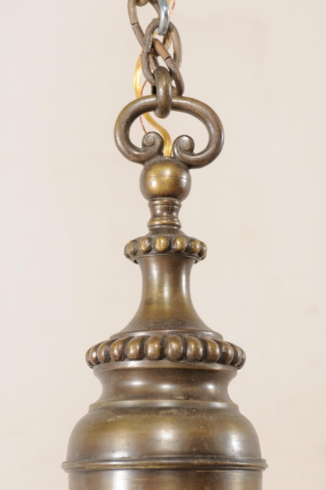 Französischer Bronze-Kronleuchter mit sechs Lichtern aus der Mitte des 20 im Angebot 2