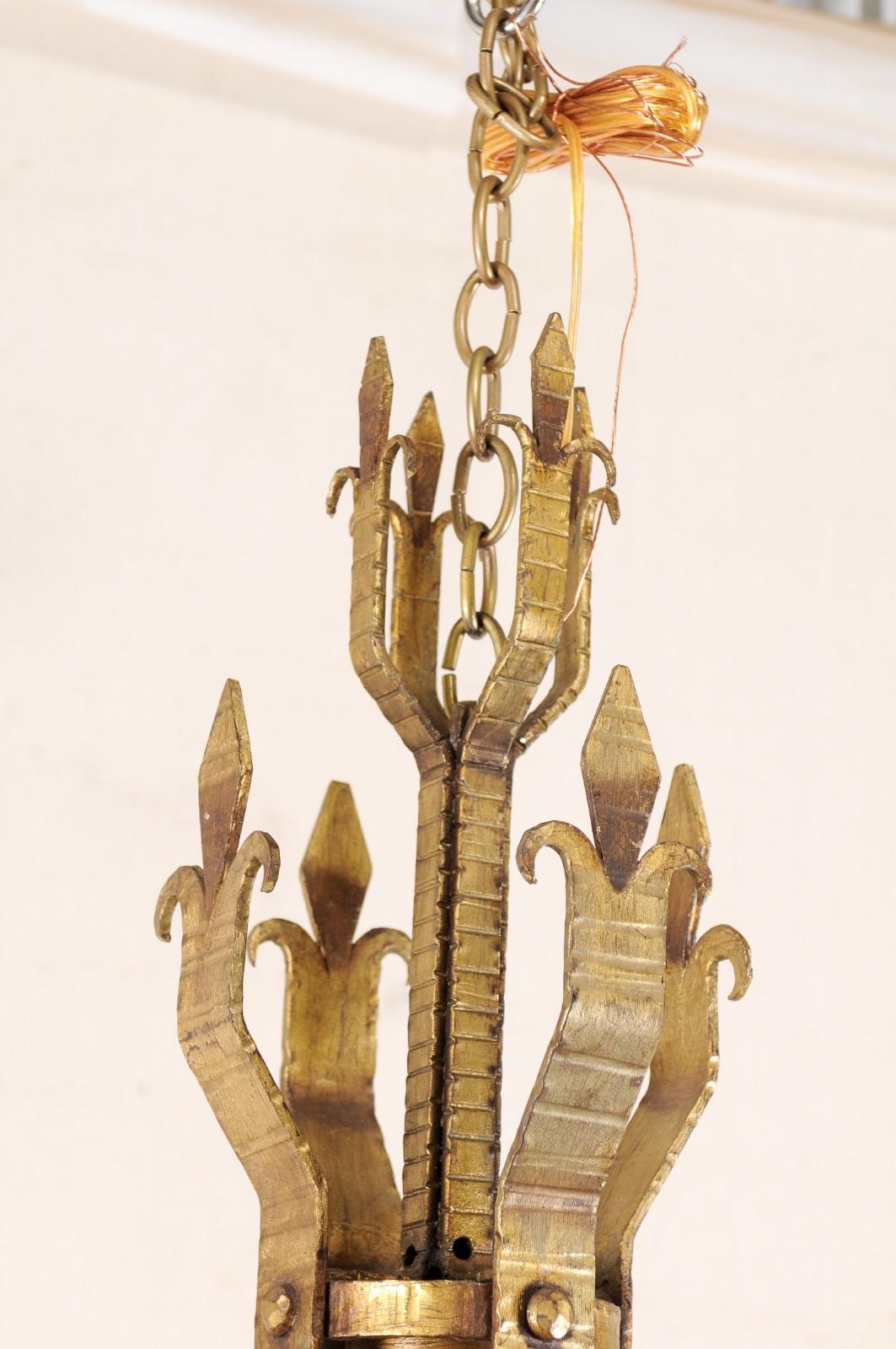 French Mid-20th Century Four-Light Gold Iron Chandelier in Fleur de Lys Motif For Sale 5