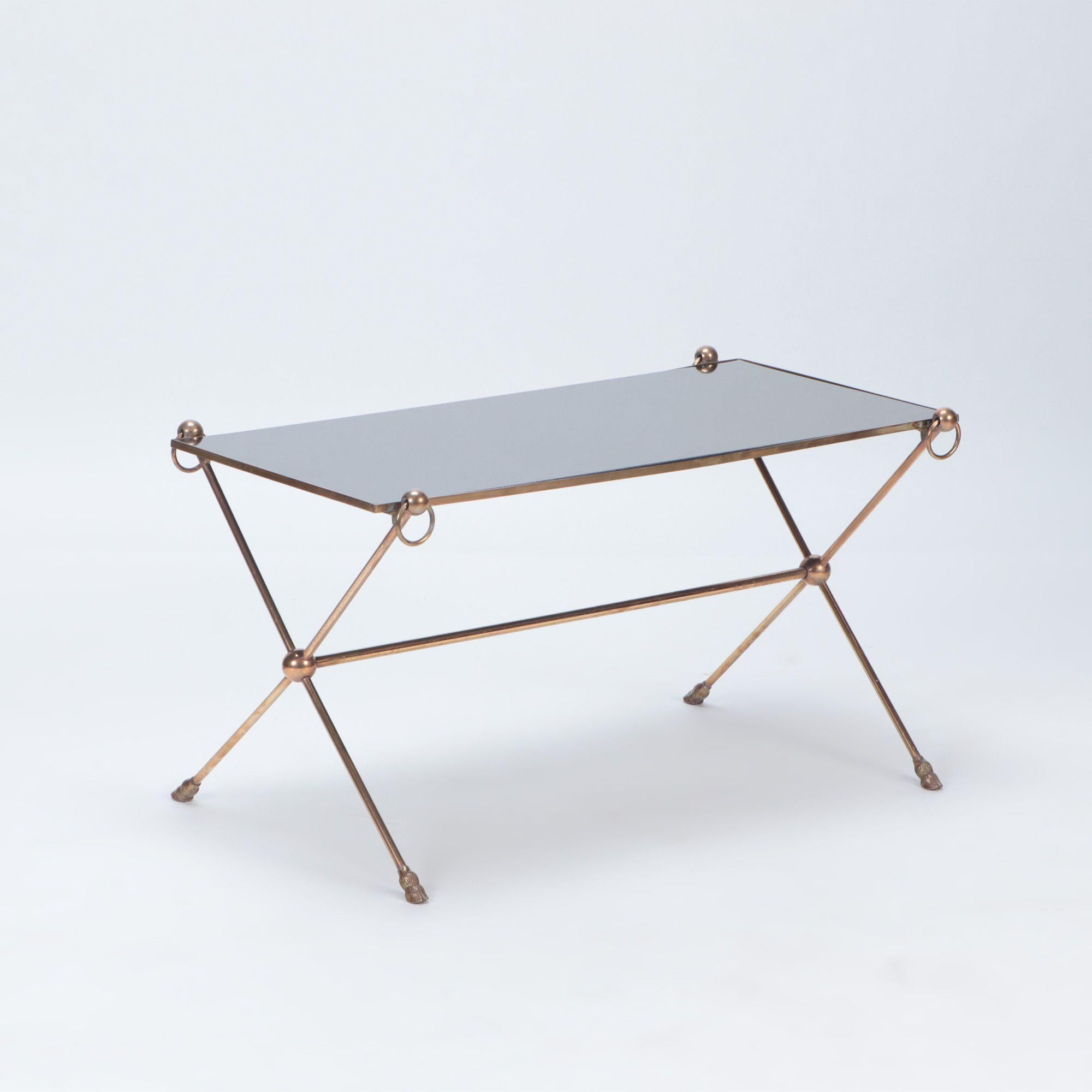 Mid-Century Modern Table basse française du milieu du siècle en laiton et opaline, vers 1950 en vente