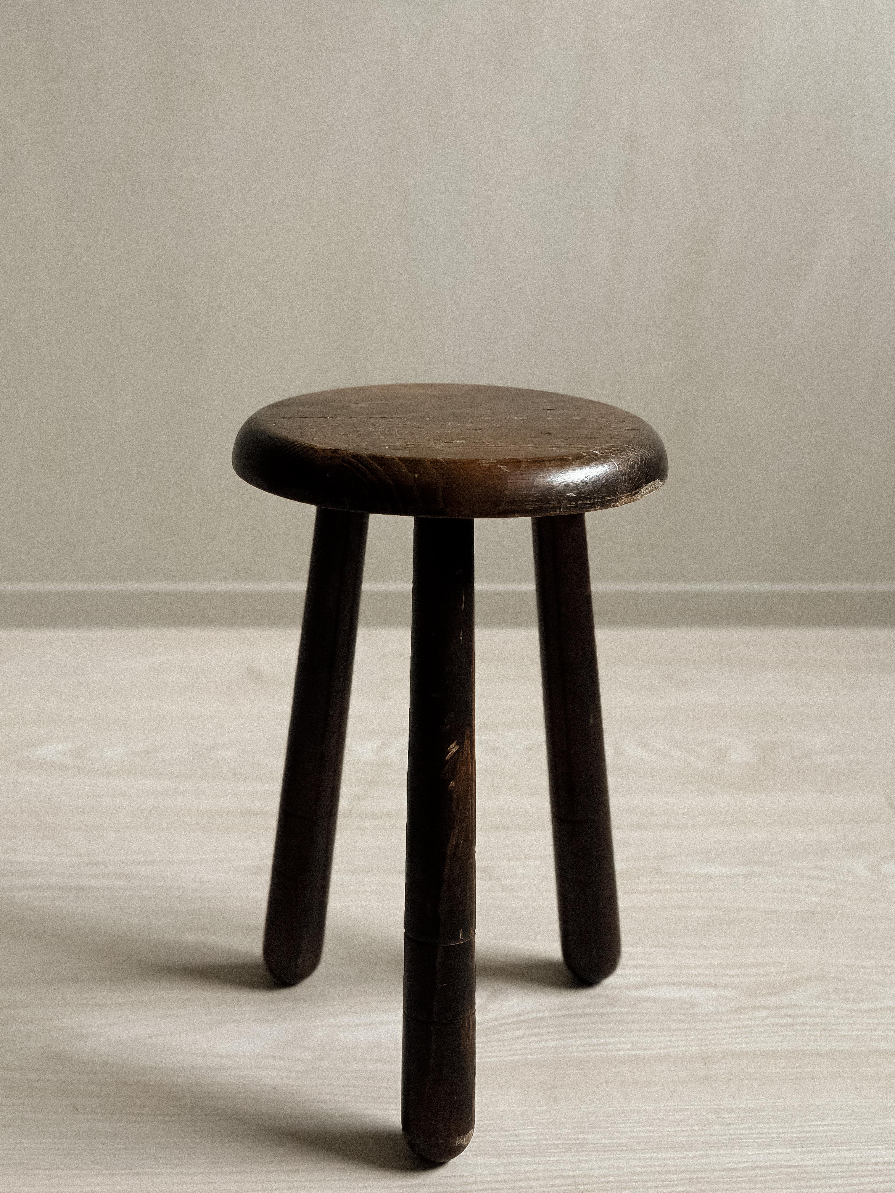 A French Milking Stool, Anonymous, France c. 1960s  In Good Condition For Sale In Hønefoss, 30