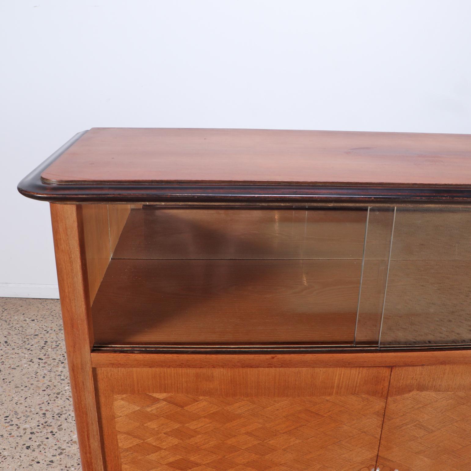 A French Modernist Bar Cabinet, in the Manner of Jules Leleu, C. 1950. In Good Condition For Sale In Philadelphia, PA