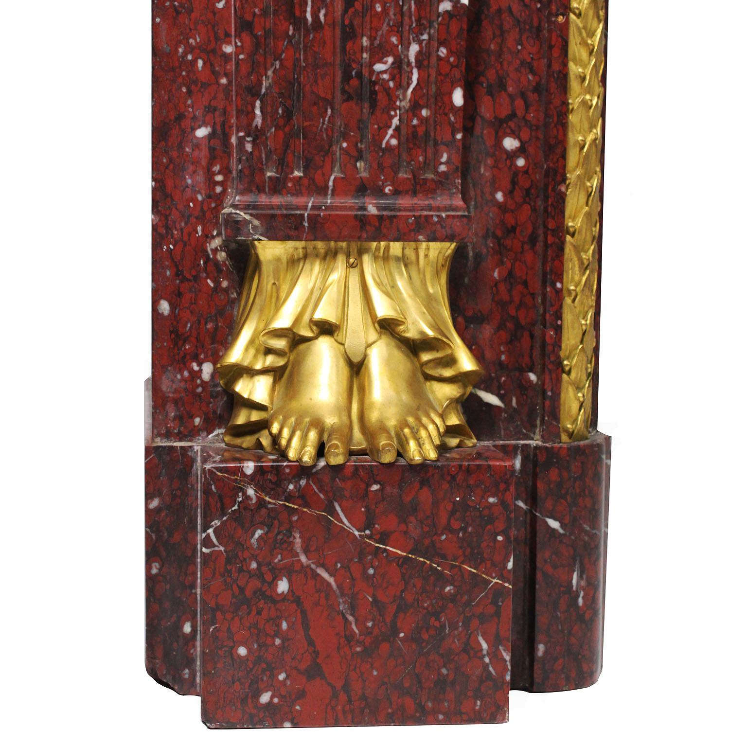 Französischer Kaminsims aus geschnitztem Griotte-Marmor und Goldbronze, Napoleon III. (Bronze) im Angebot
