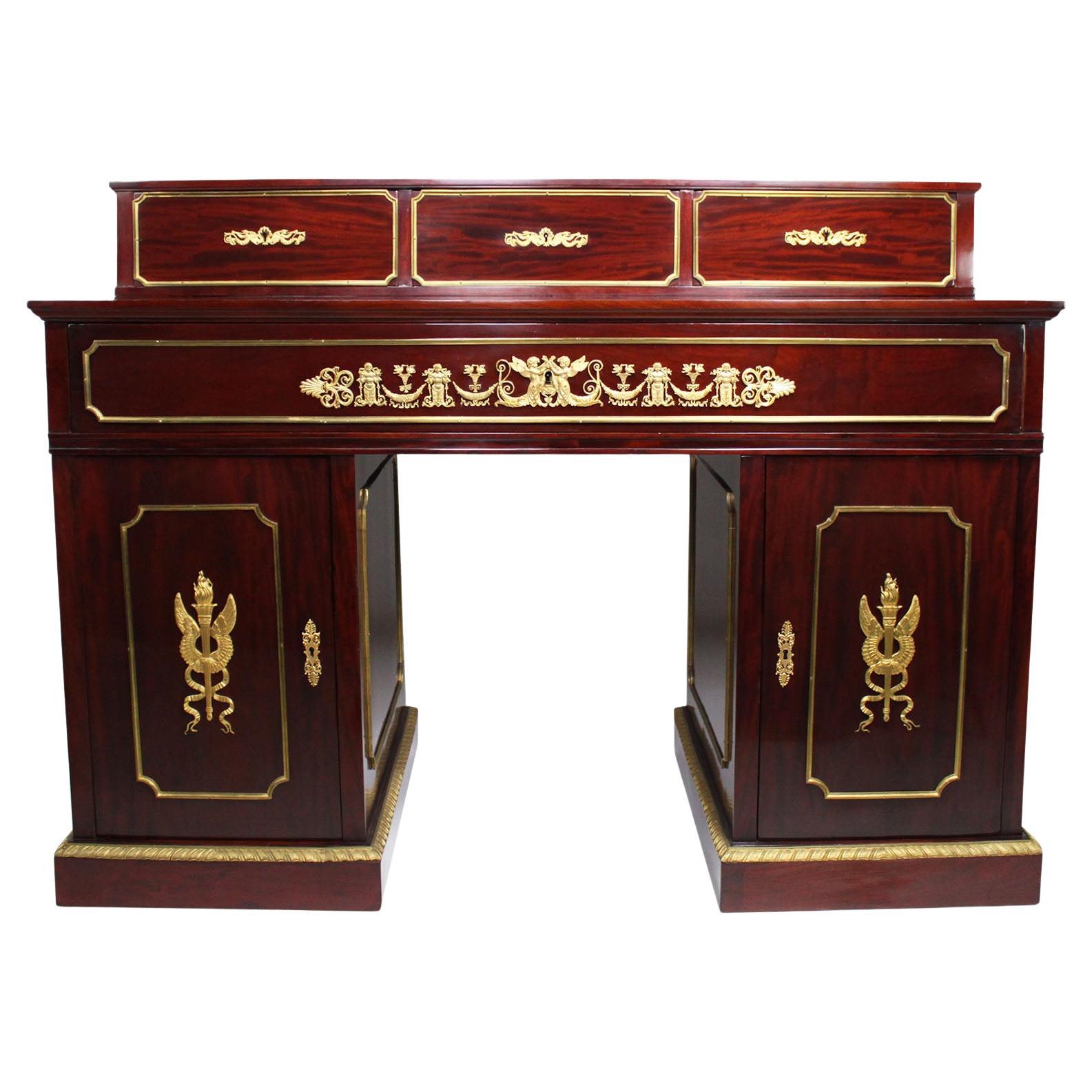 Secretaire francese in stile Impero Napoleone III in mogano e ormolu - Scrivania con foro a ginocchio in vendita