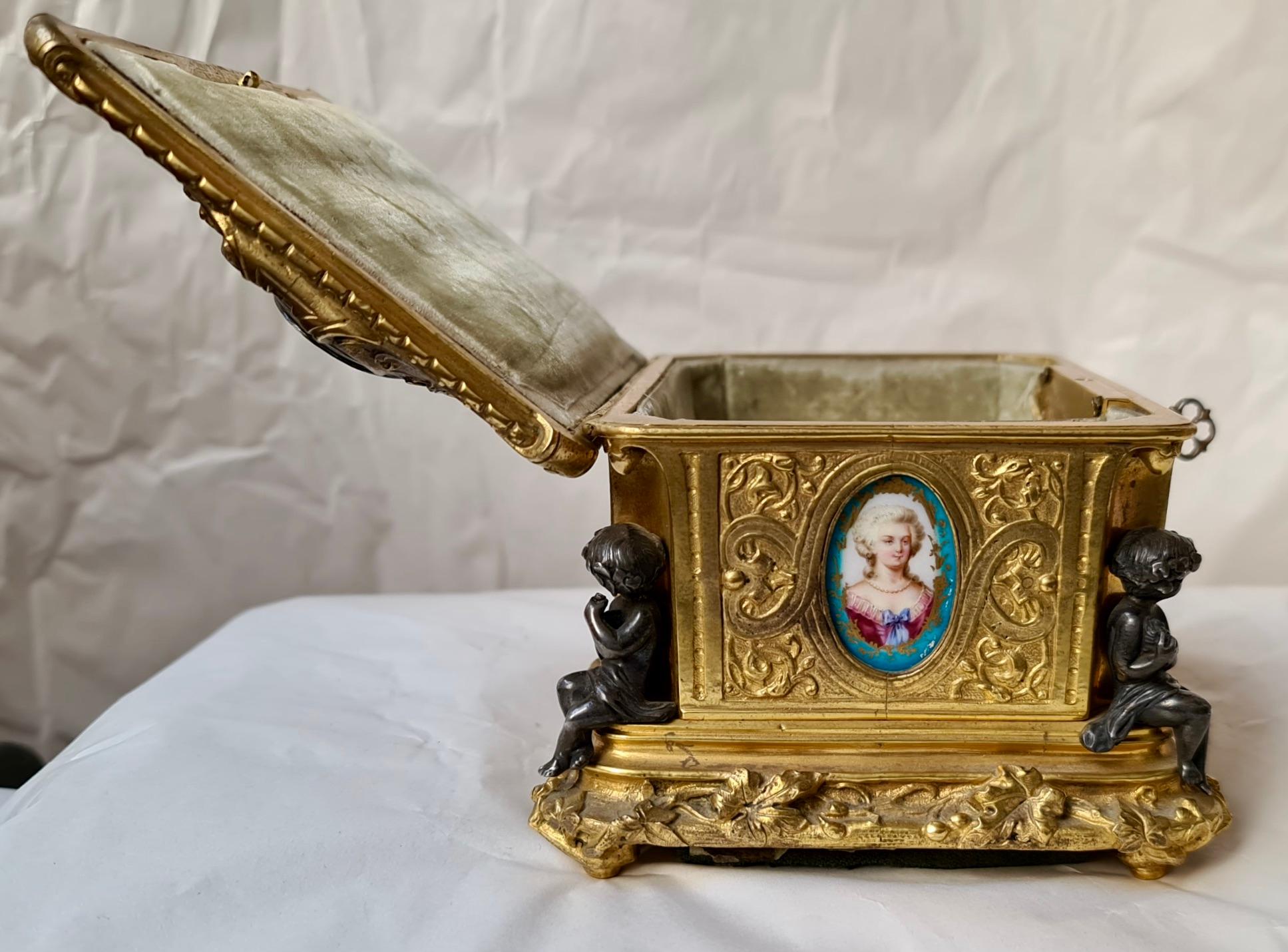 French Napoléon III Ormolu and Sèvres Porcelain Jewelry Casket 7