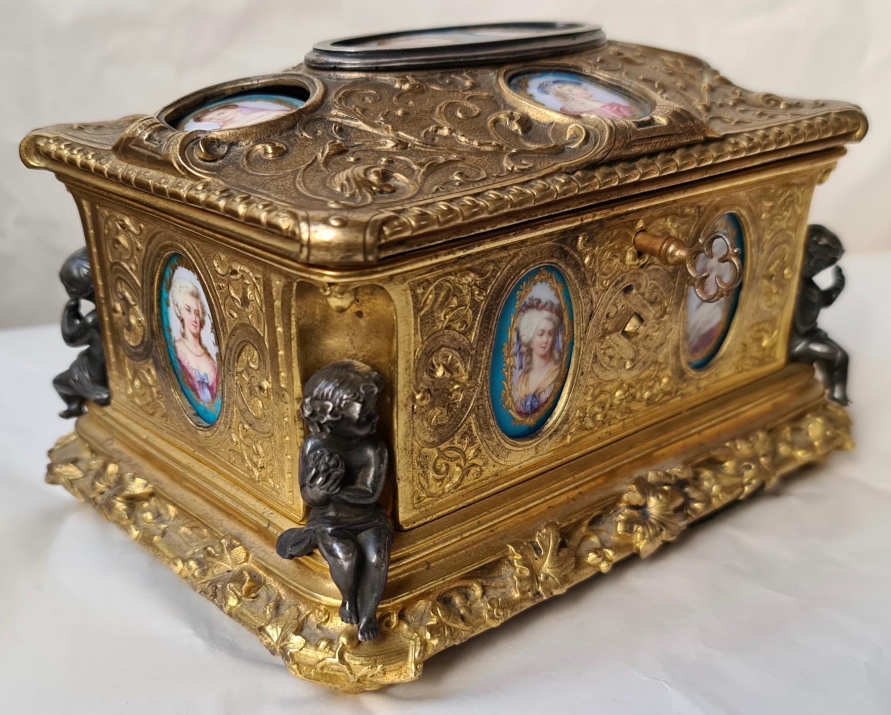French Napoléon III Ormolu and Sèvres Porcelain Jewelry Casket In Good Condition In Saint-Ouen, FR