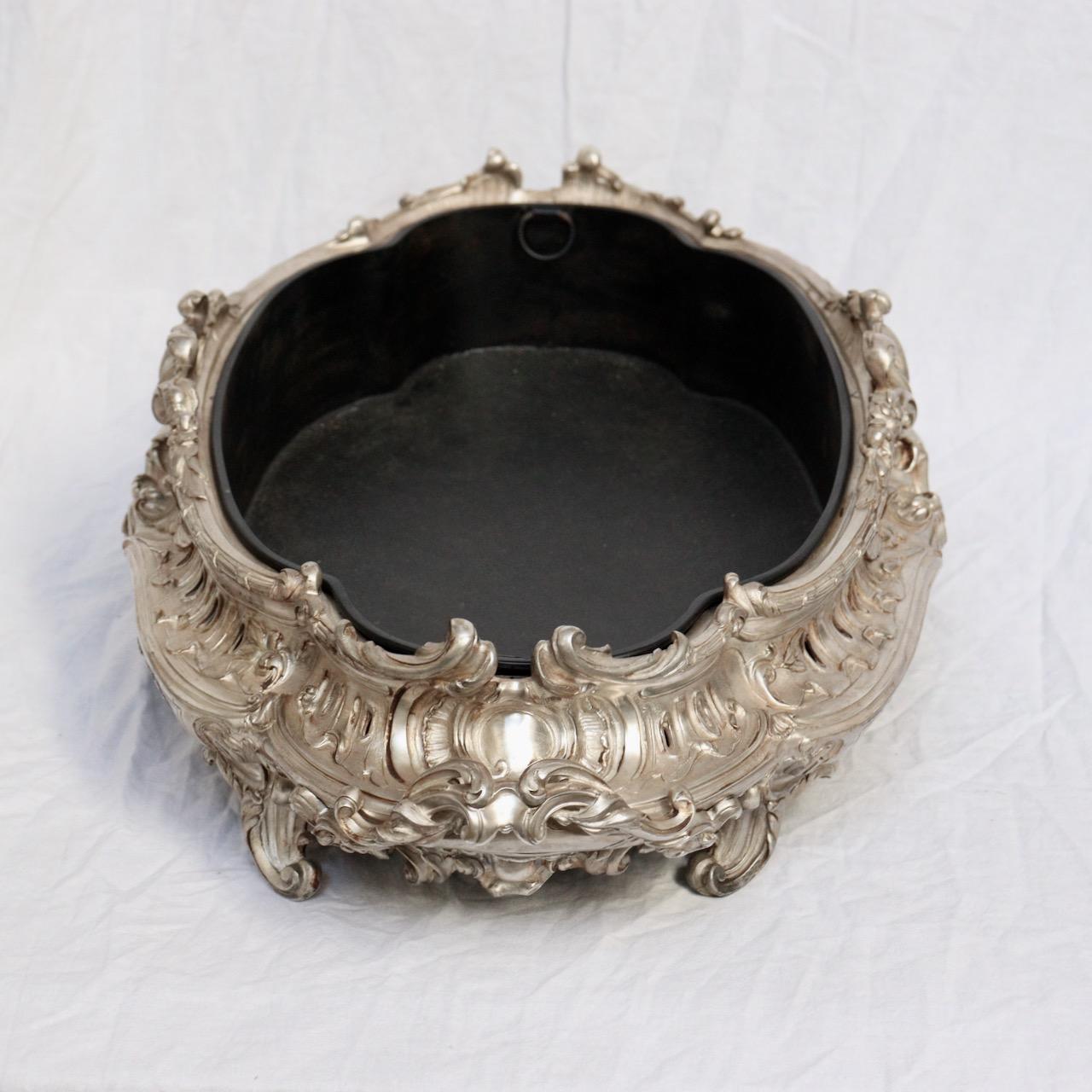 French Napoléon III Oval Silvered Bronze Jardiniere Centerpiece In Good Condition In Saint-Ouen, FR