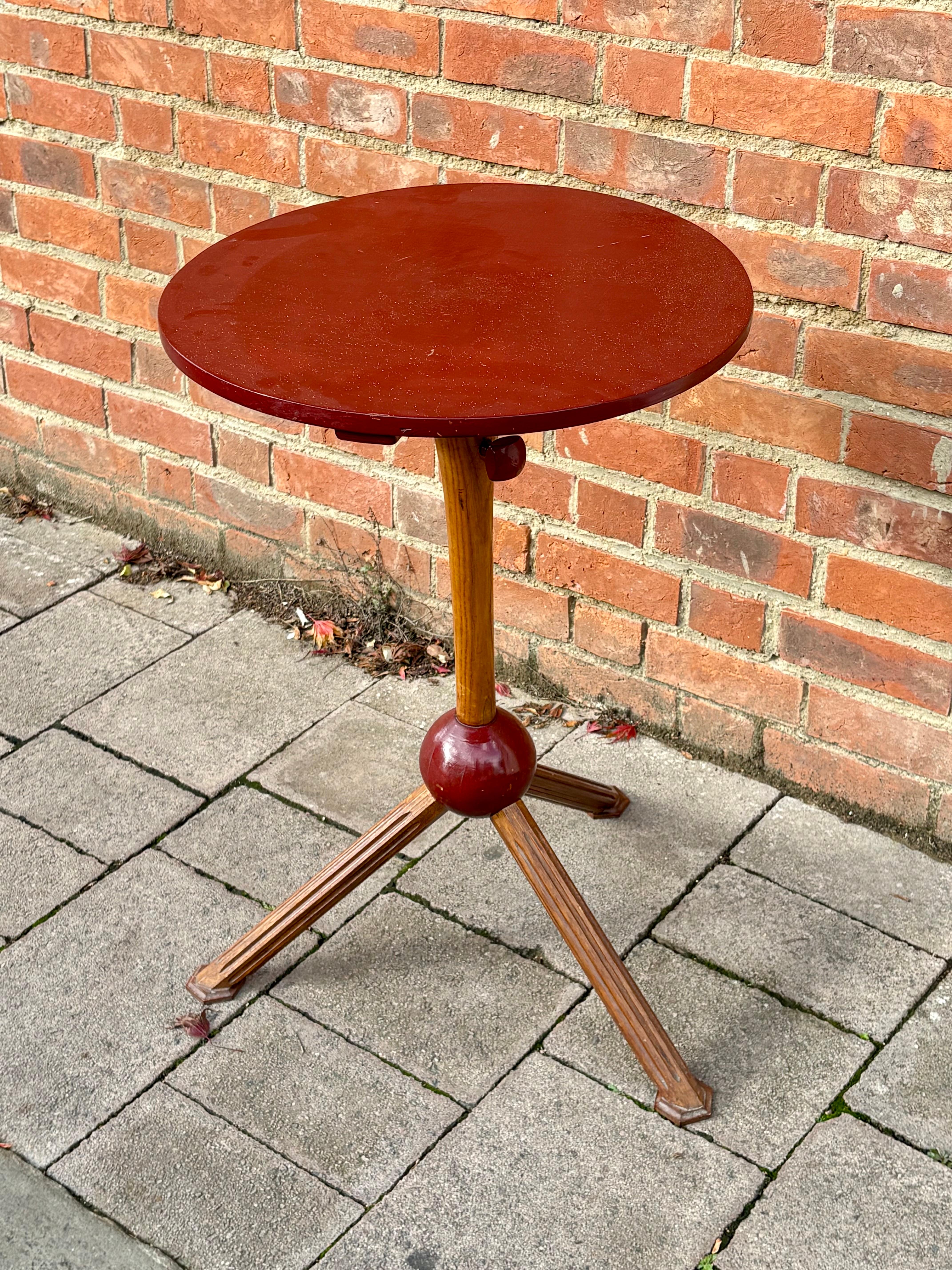 Tavolo Sputnik francese degli anni '50, in Oak e dipinto in vendita 2