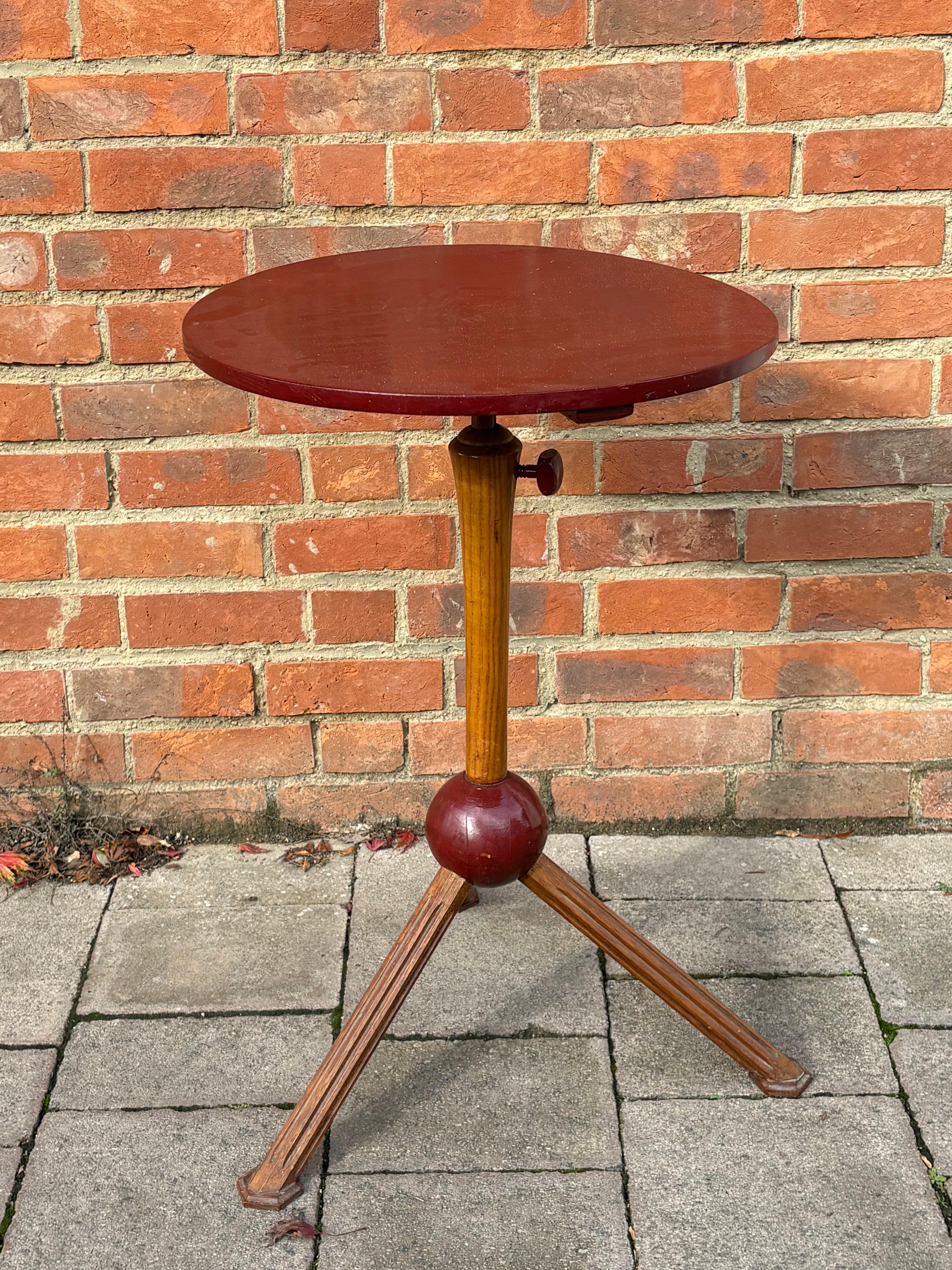 Dipinto Tavolo Sputnik francese degli anni '50, in Oak e dipinto in vendita