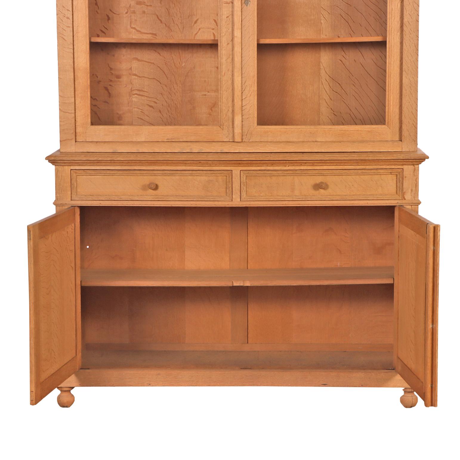 XIXe siècle Cabinet en Oak a deux corps, C.C. 1880. en vente