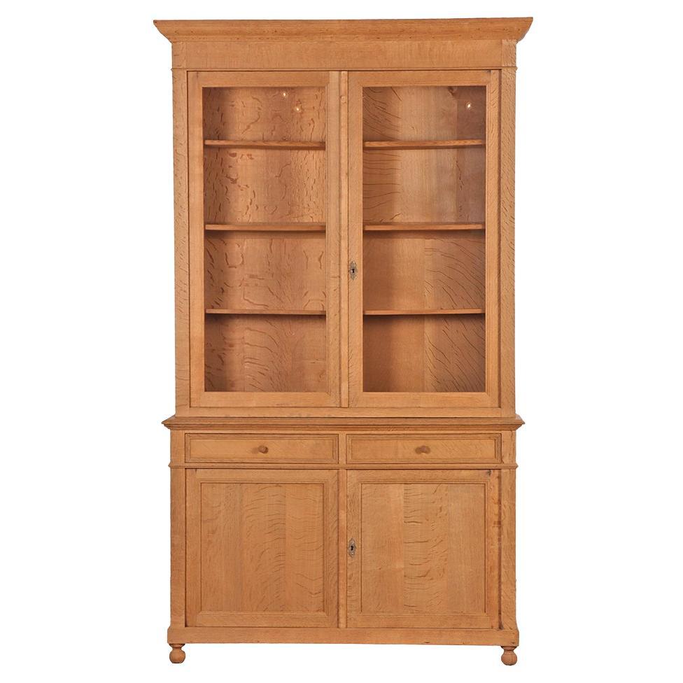 Cabinet en Oak a deux corps, C.C. 1880. en vente