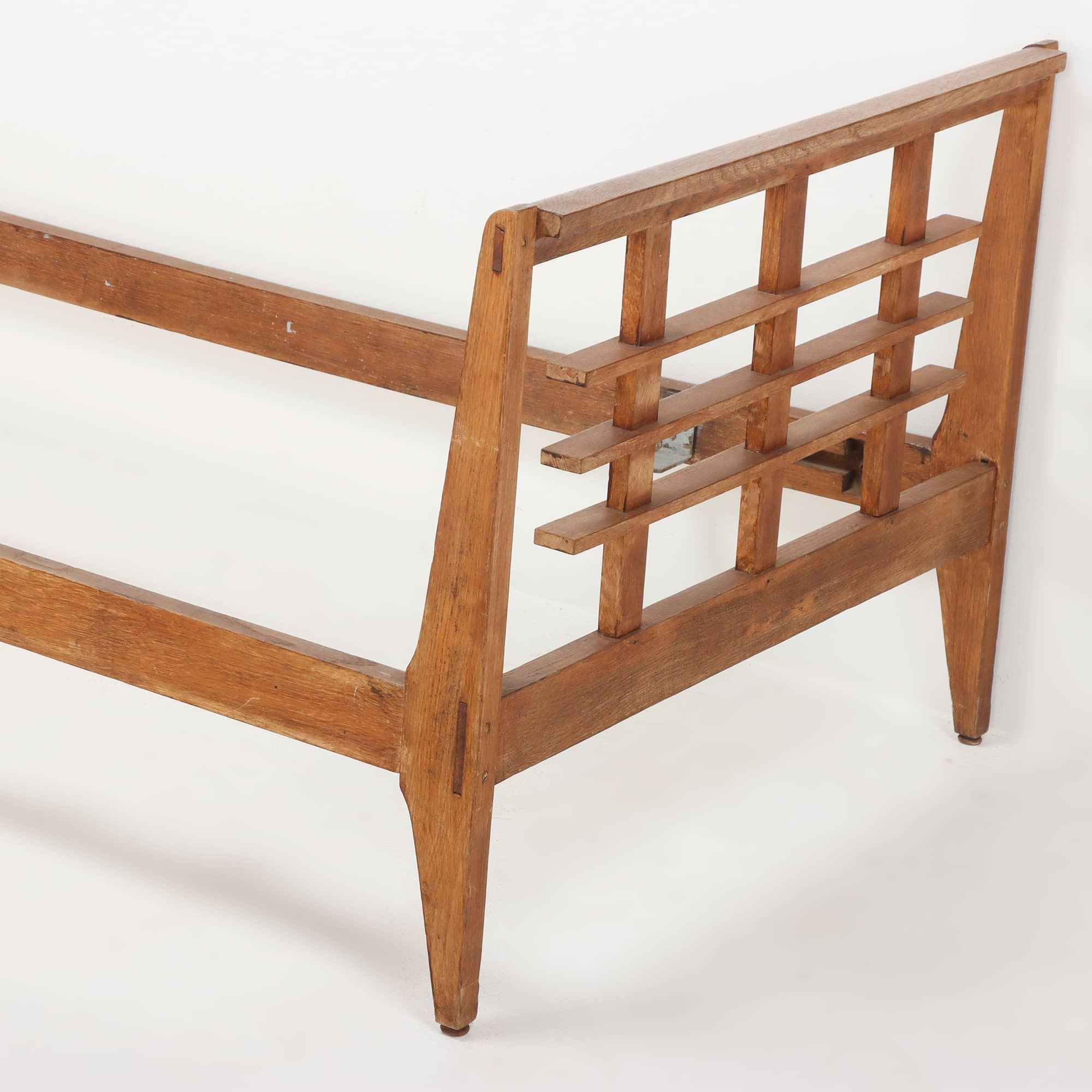 A French oak daybed or twin bed circa 1940. 1