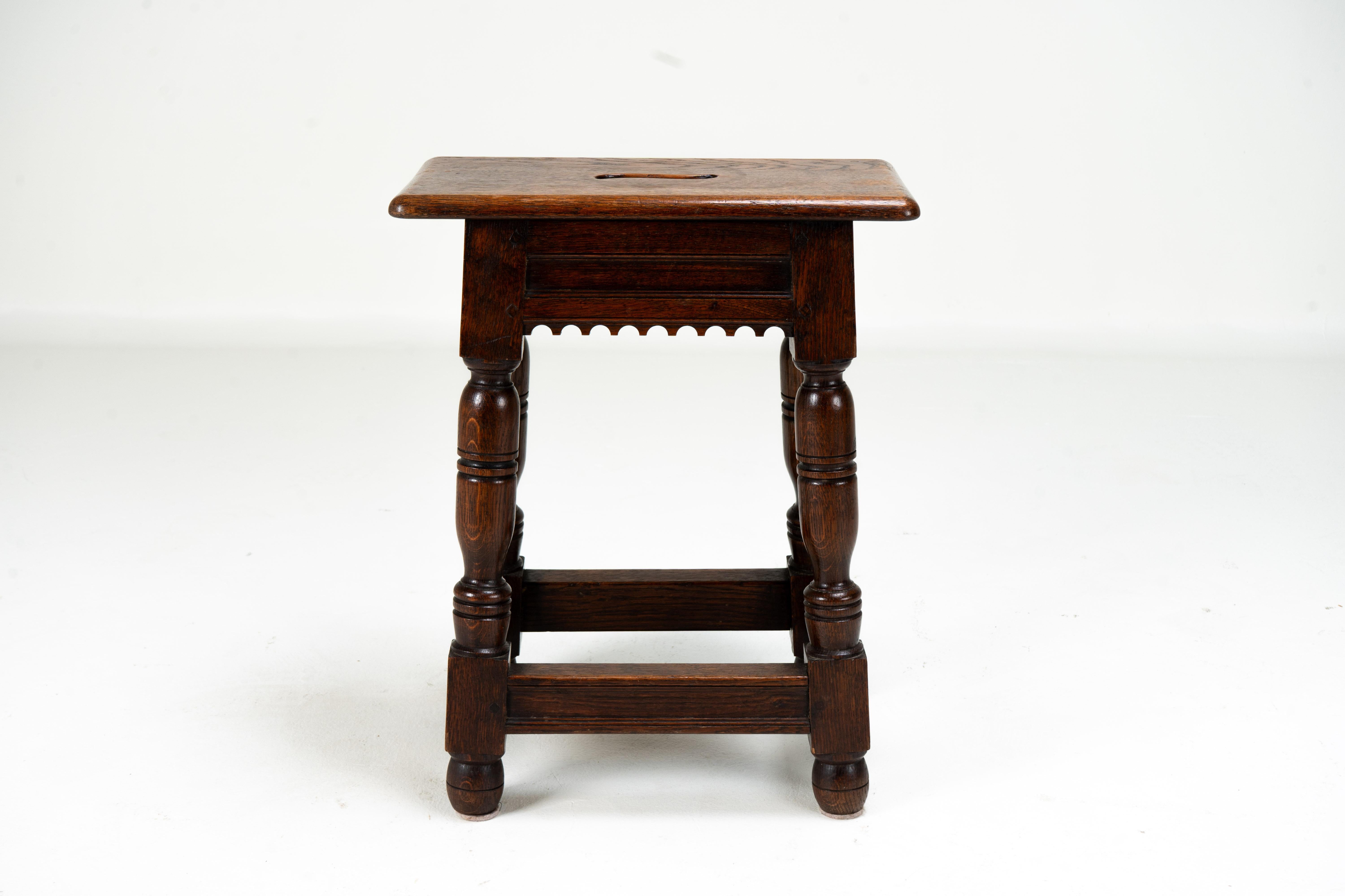 A French Oak Joint Stool In Good Condition For Sale In Chicago, IL
