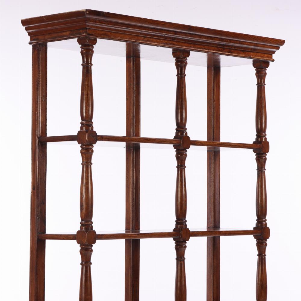Intagliato Un'etagere aperta in rovere francese, A.I.C. 1960. in vendita