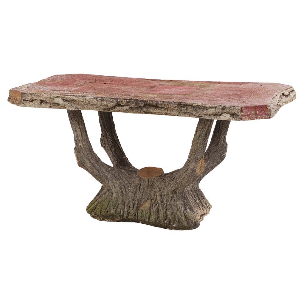 Ein französischer oder italienischer Gussstein Faux Bois Gartentisch, ca. 1950.