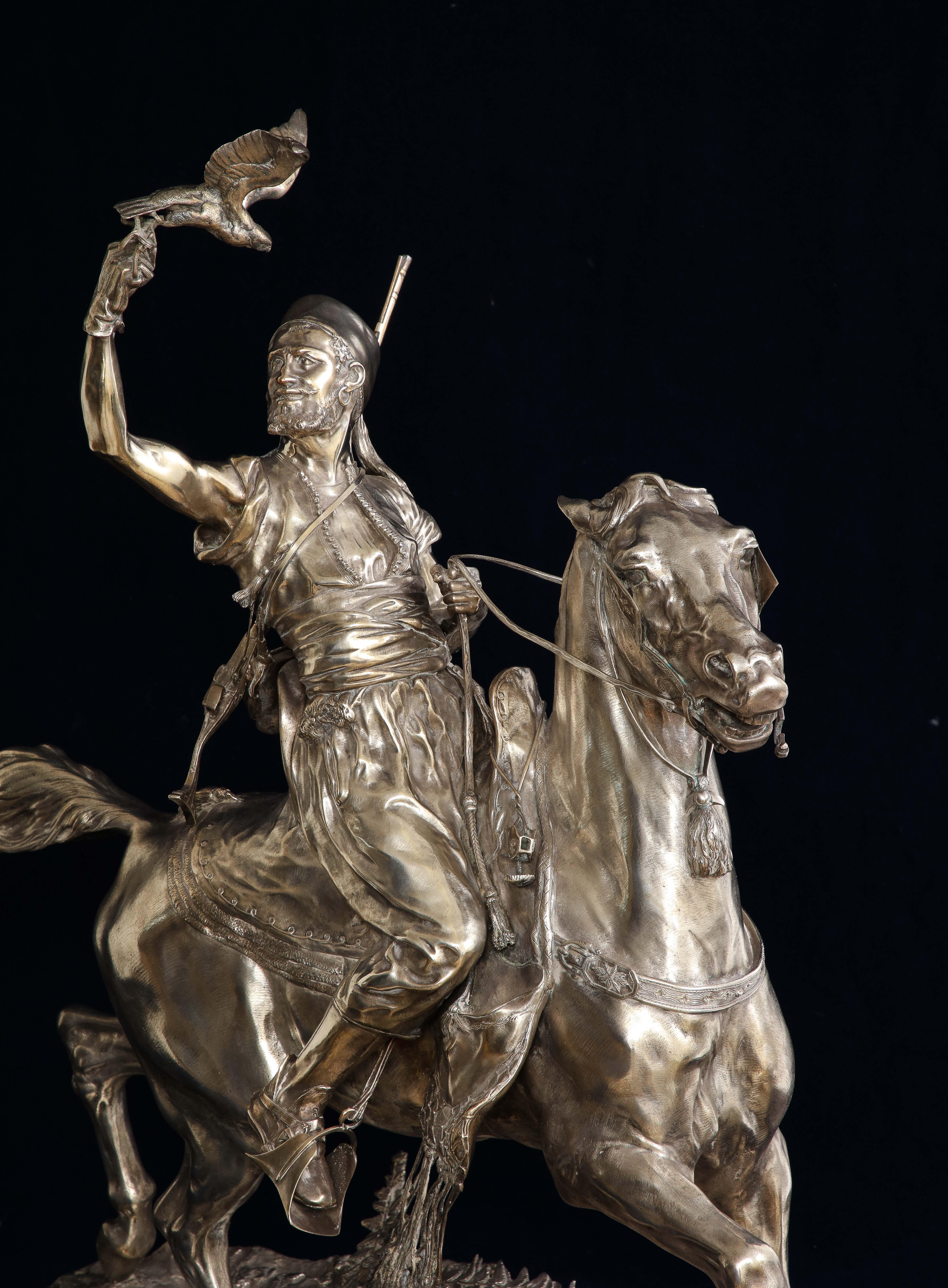 Français Groupe de « Le fauconnier » en bronze argenté de style orientaliste français, P.J. Mene 19ème C. en vente