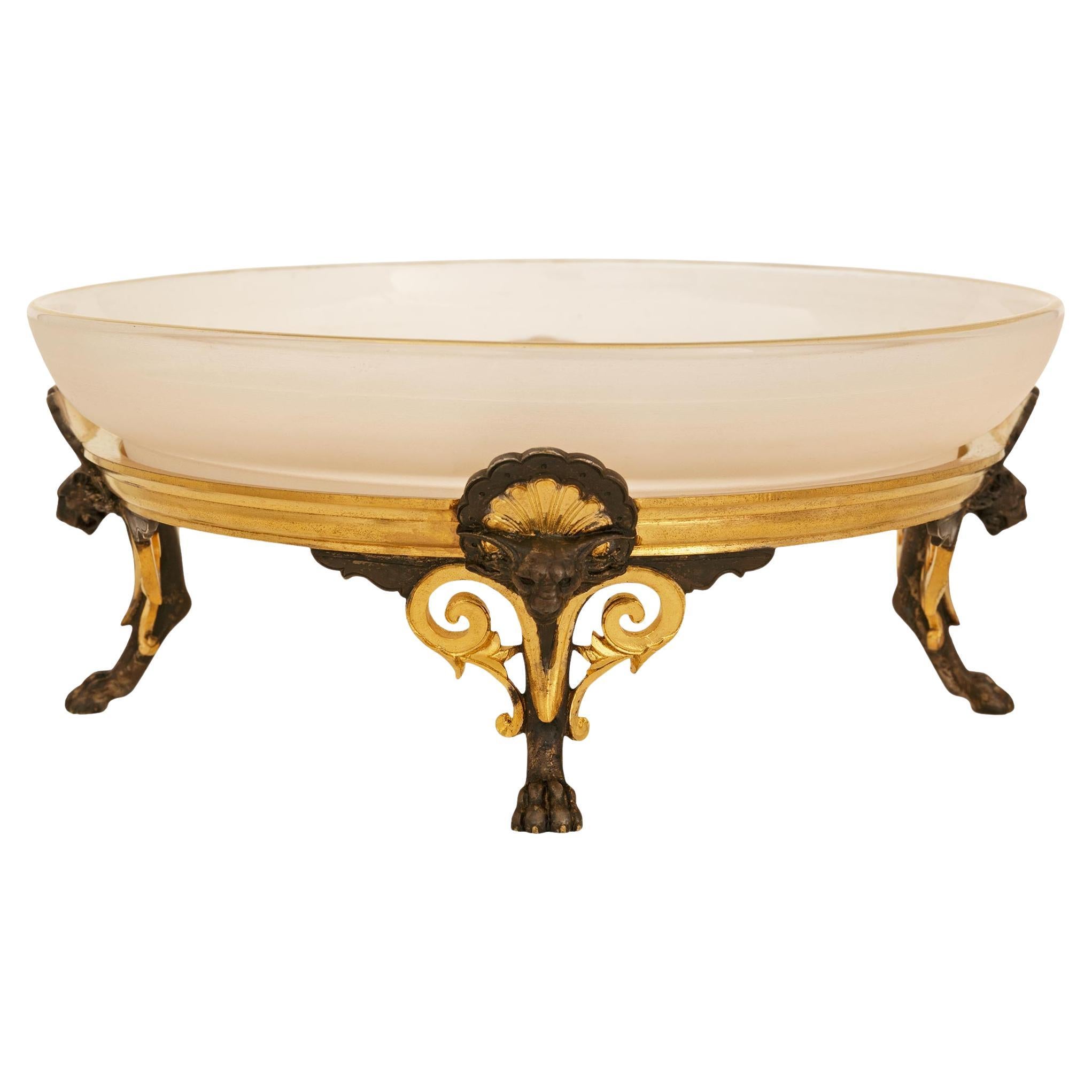 Centre de table en bronze, bronze et cristal givré signé Barbedienne