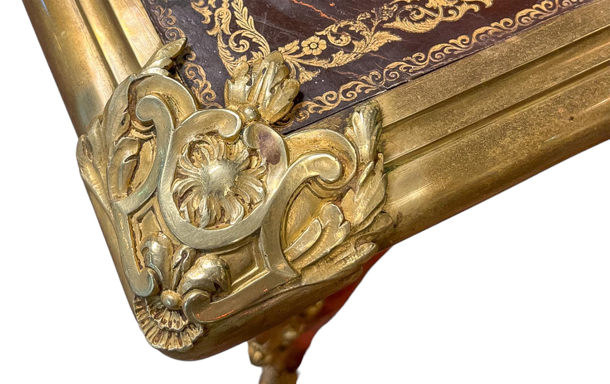 Bureau Bacchus français monté en bronze doré avec parqueterie de bureau en bois de tulipier en vente 7