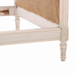 Un sofá cama francés pintado y tallado, C. 1900.