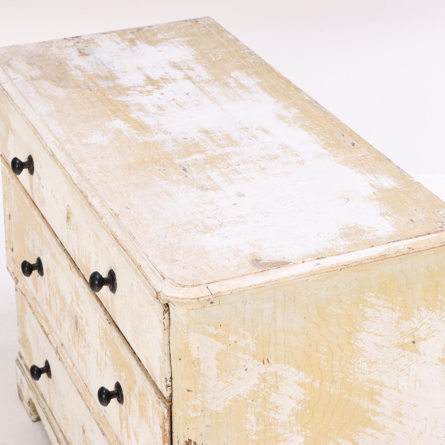 Legno Commode francese dipinta, XIX secolo. in vendita