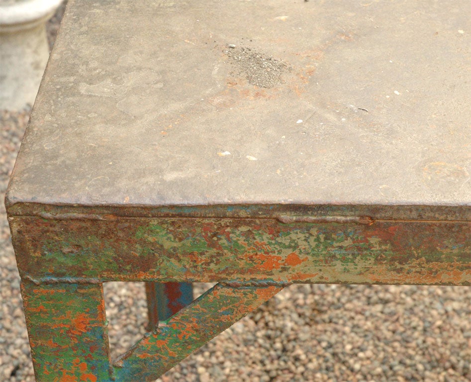 Französischer Tisch aus lackiertem Eisen, um 1940 im Angebot 3