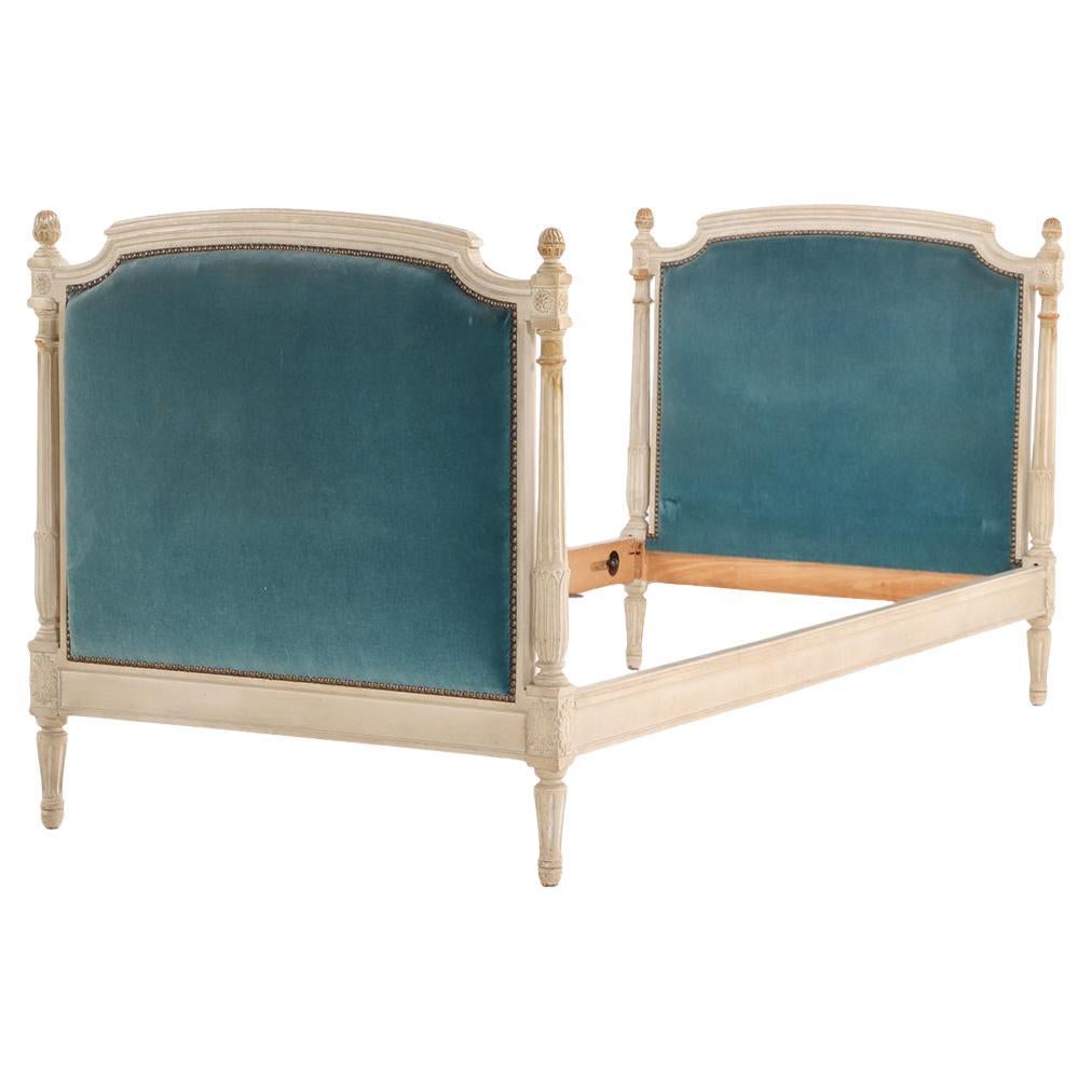 A French Painted Louis XVI-Style Daybed, C. 1920. For Sale