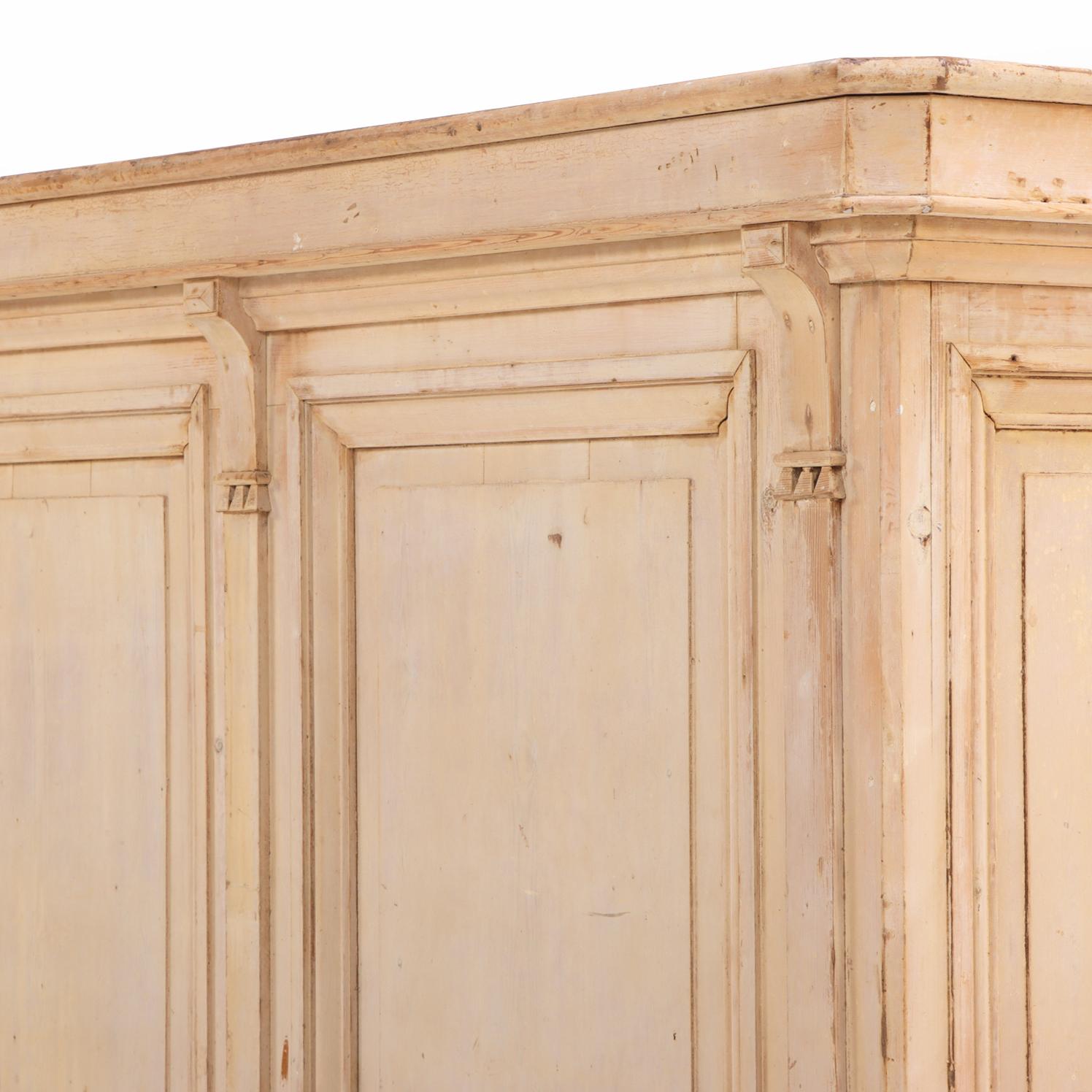 XIXe siècle A.I.C., bar/comptoir en pin peint, C. 1880. en vente