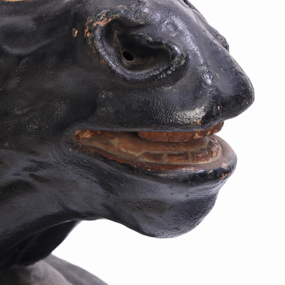 Testa di cavallo in terracotta dipinta francese, C.1920. In condizioni buone in vendita a Philadelphia, PA