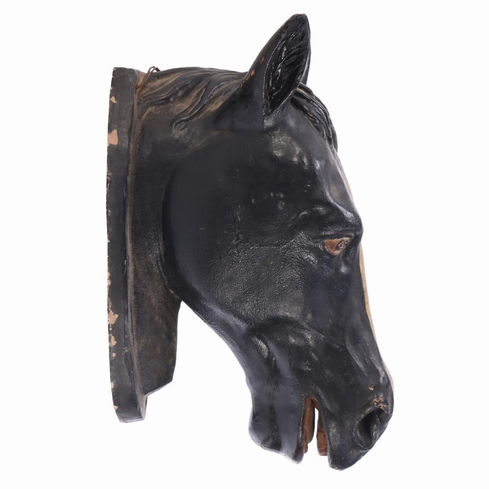 Terracotta Testa di cavallo in terracotta dipinta francese, C.1920. in vendita