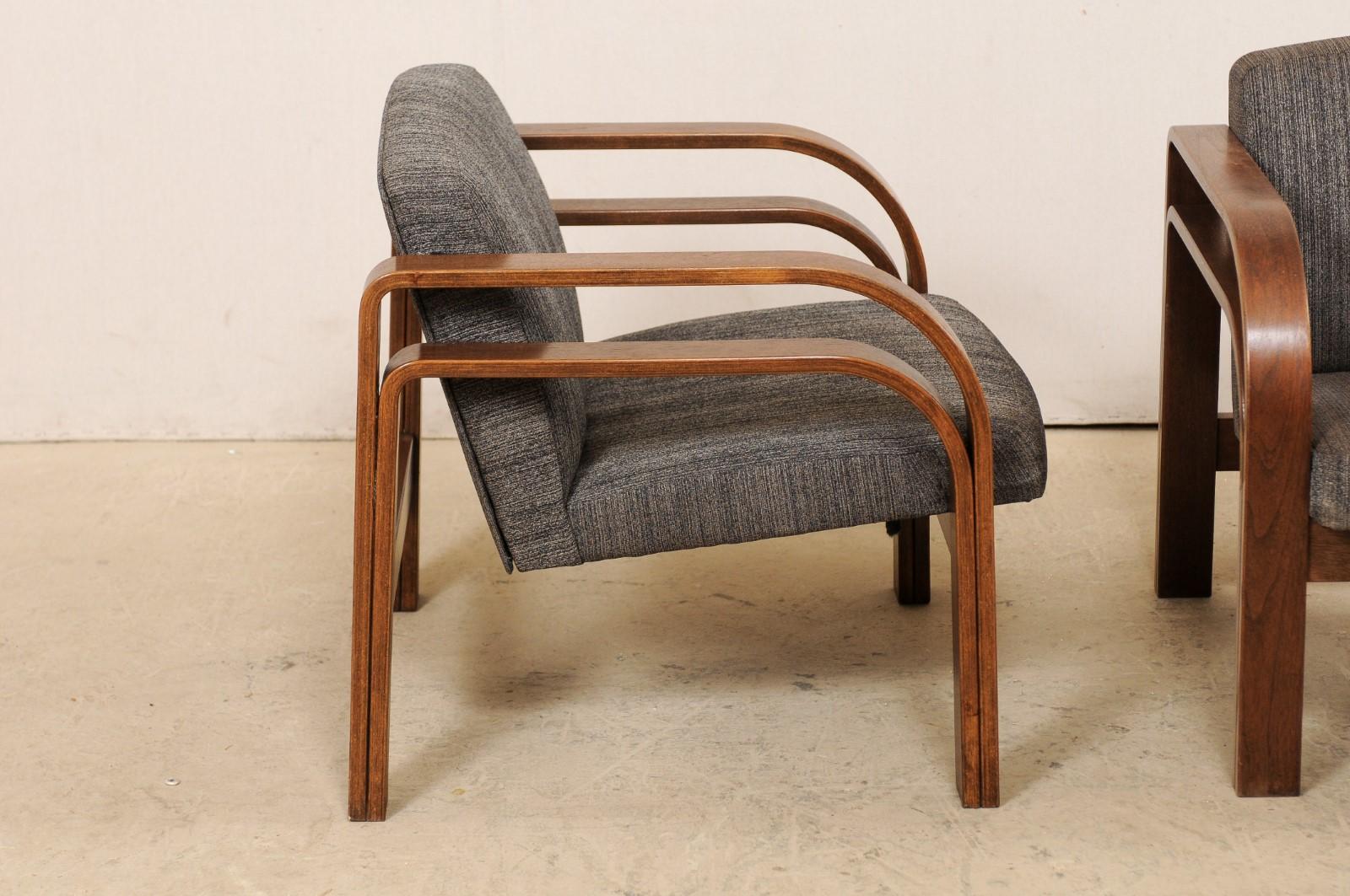 Französisches Paar Sessel aus doppeltem gebogenem Holz mit gepolsterter Sitzfläche und Rückenlehne (20. Jahrhundert) im Angebot