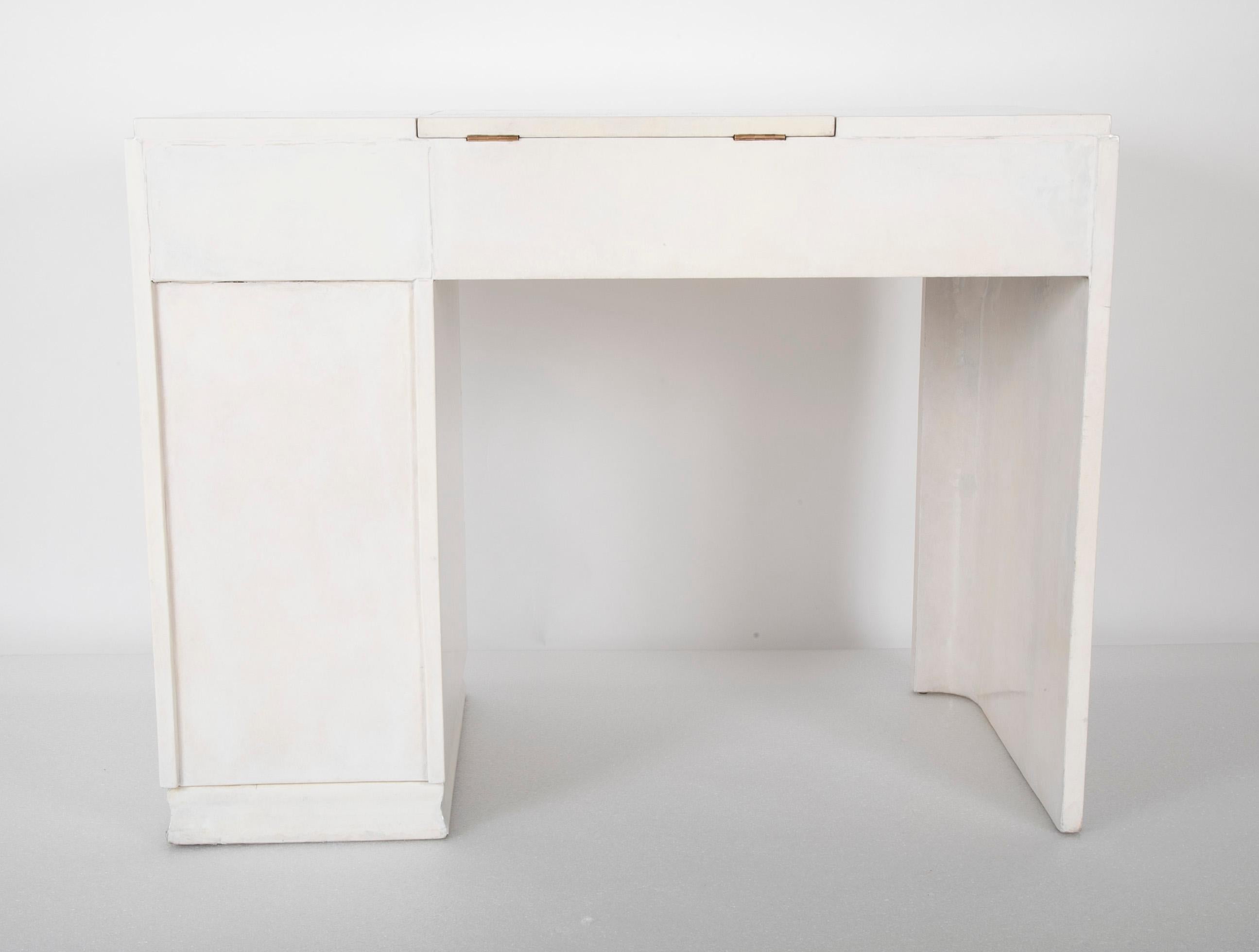 Table de coiffeuse/bureau en parchemin français en vente 8