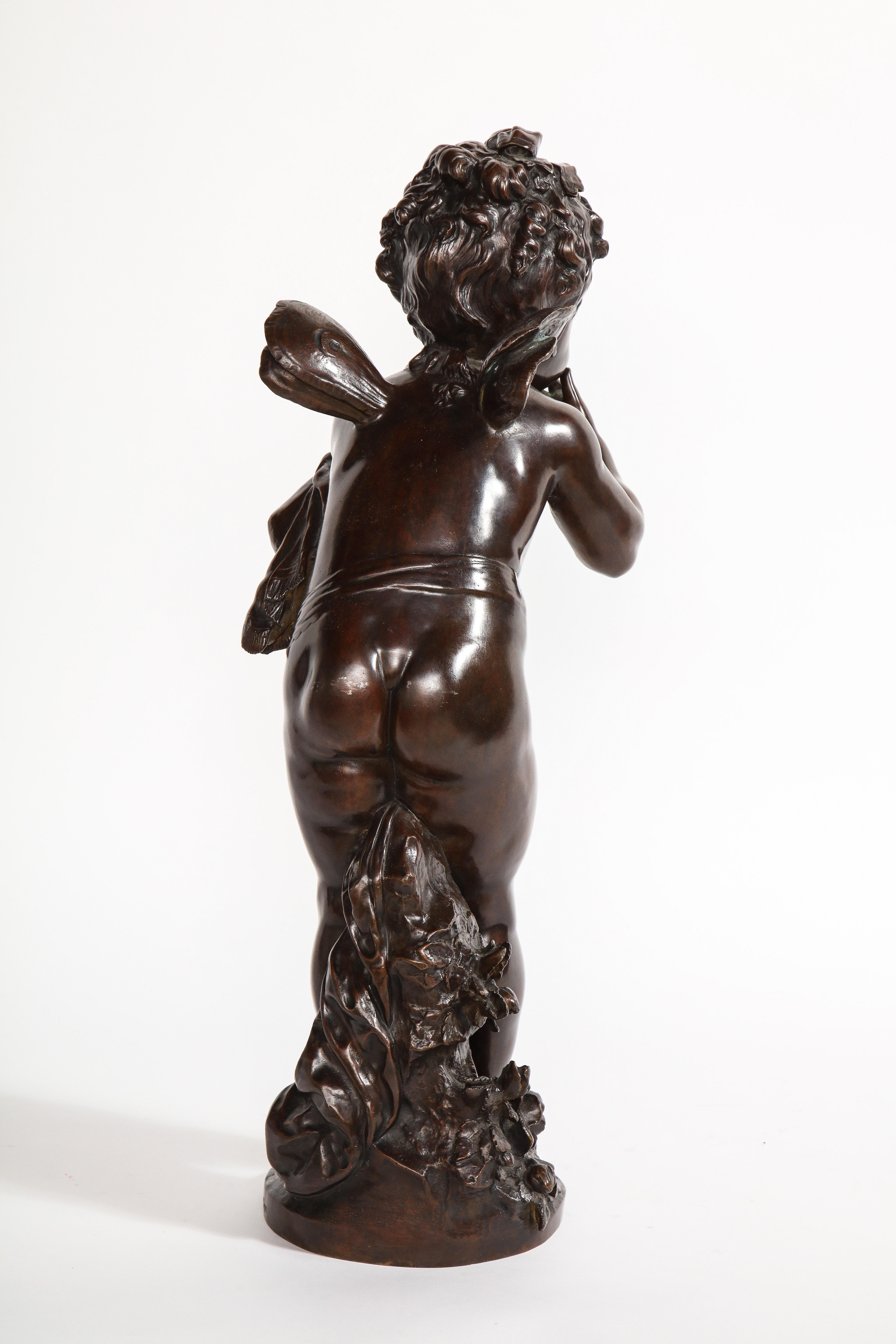 Französische patinierte Bronzeskulptur Cherub:: signiert von Auguste Moreau (Frühes 20. Jahrhundert) im Angebot