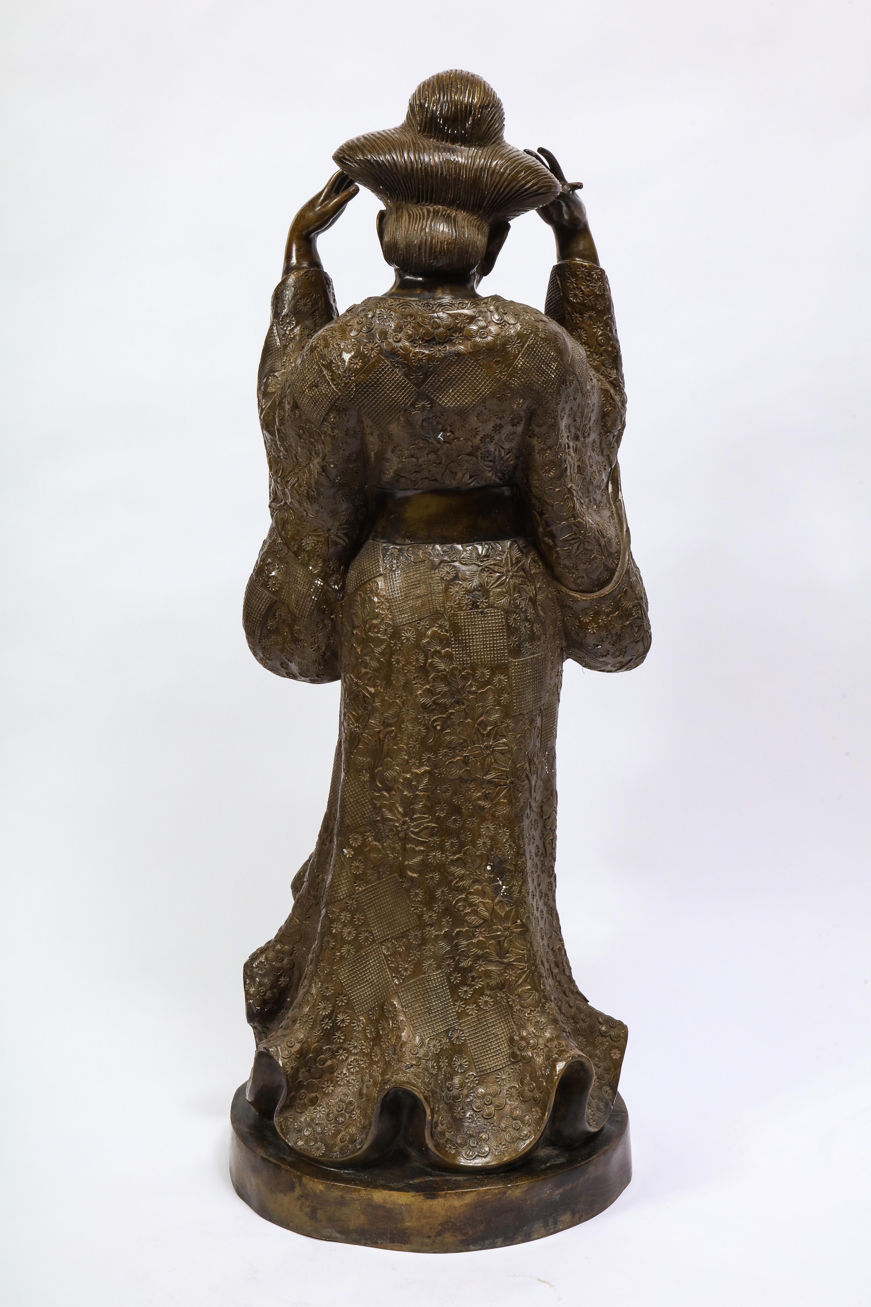 geisha sculpture